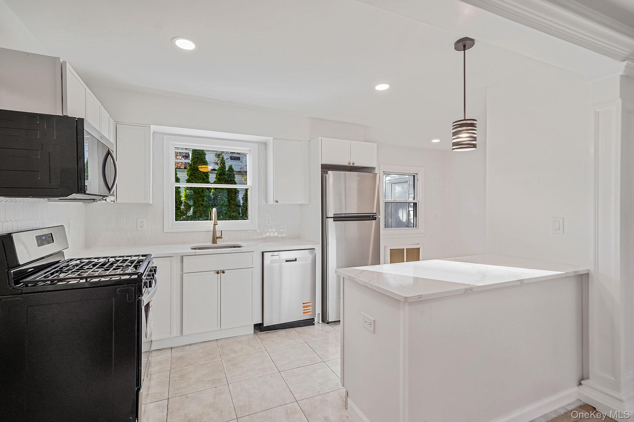 25 Oxford Drive, Freeport, NY 11520