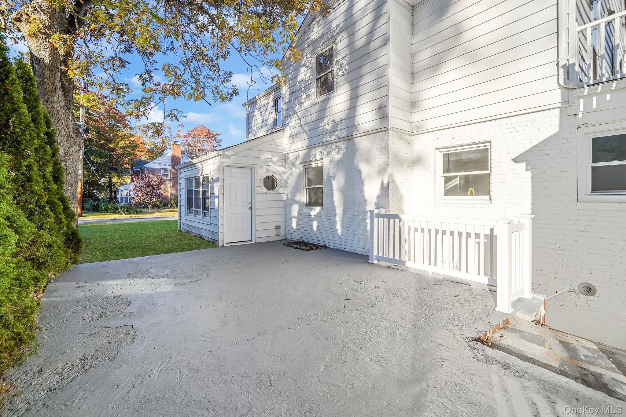 25 Oxford Drive, Freeport, NY 11520