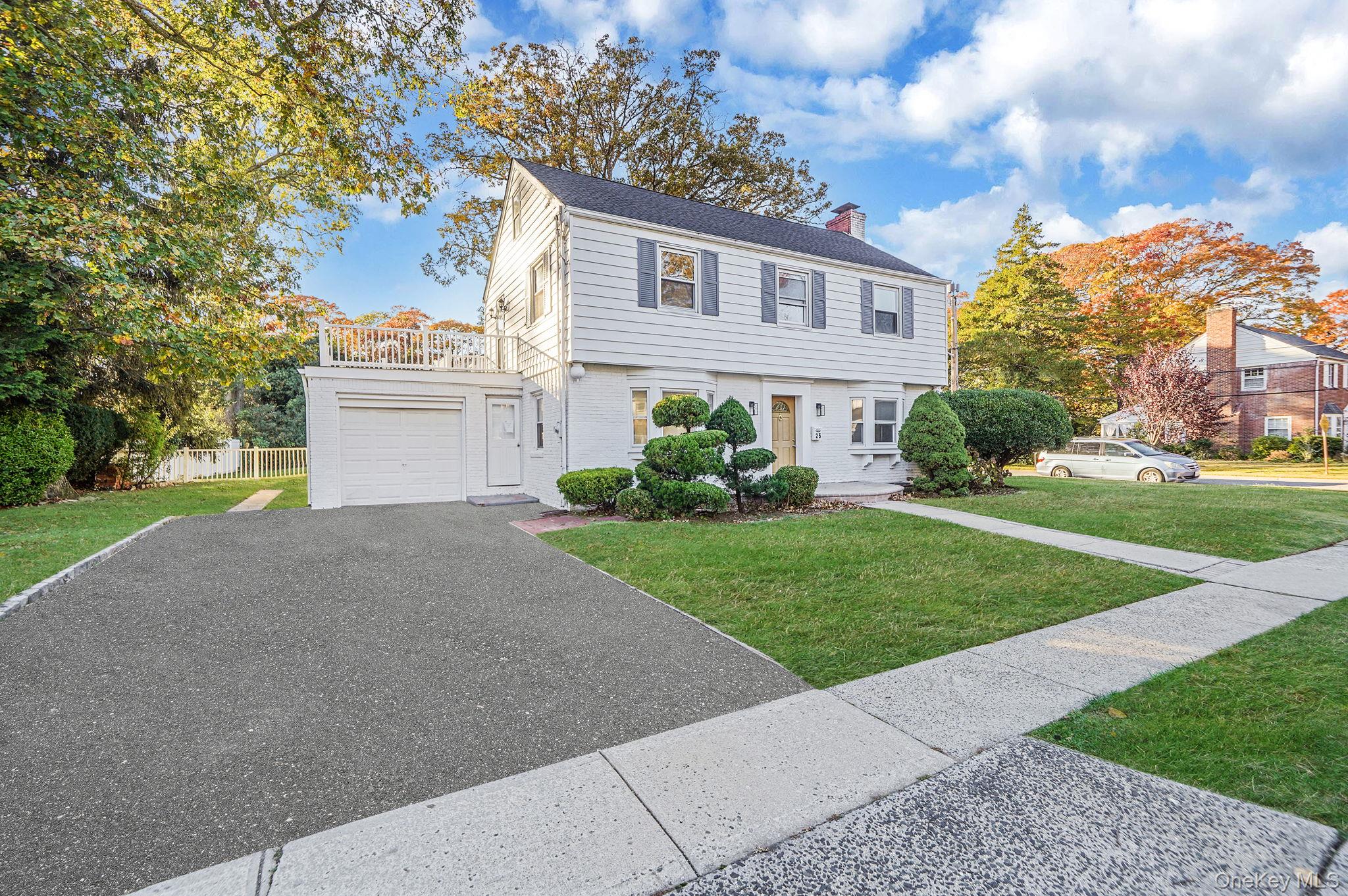 25 Oxford Drive, Freeport, NY 11520