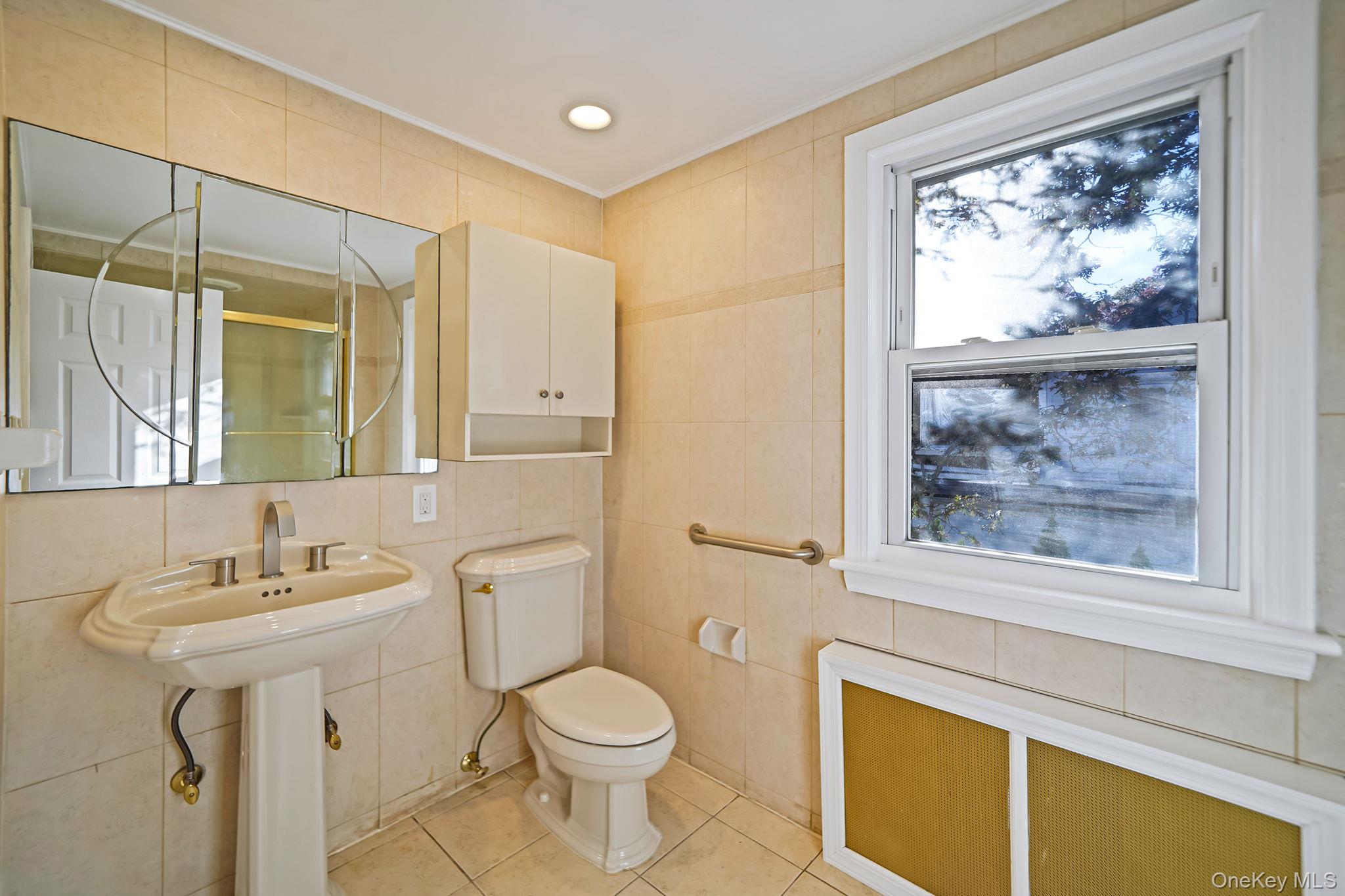 25 Oxford Drive, Freeport, NY 11520