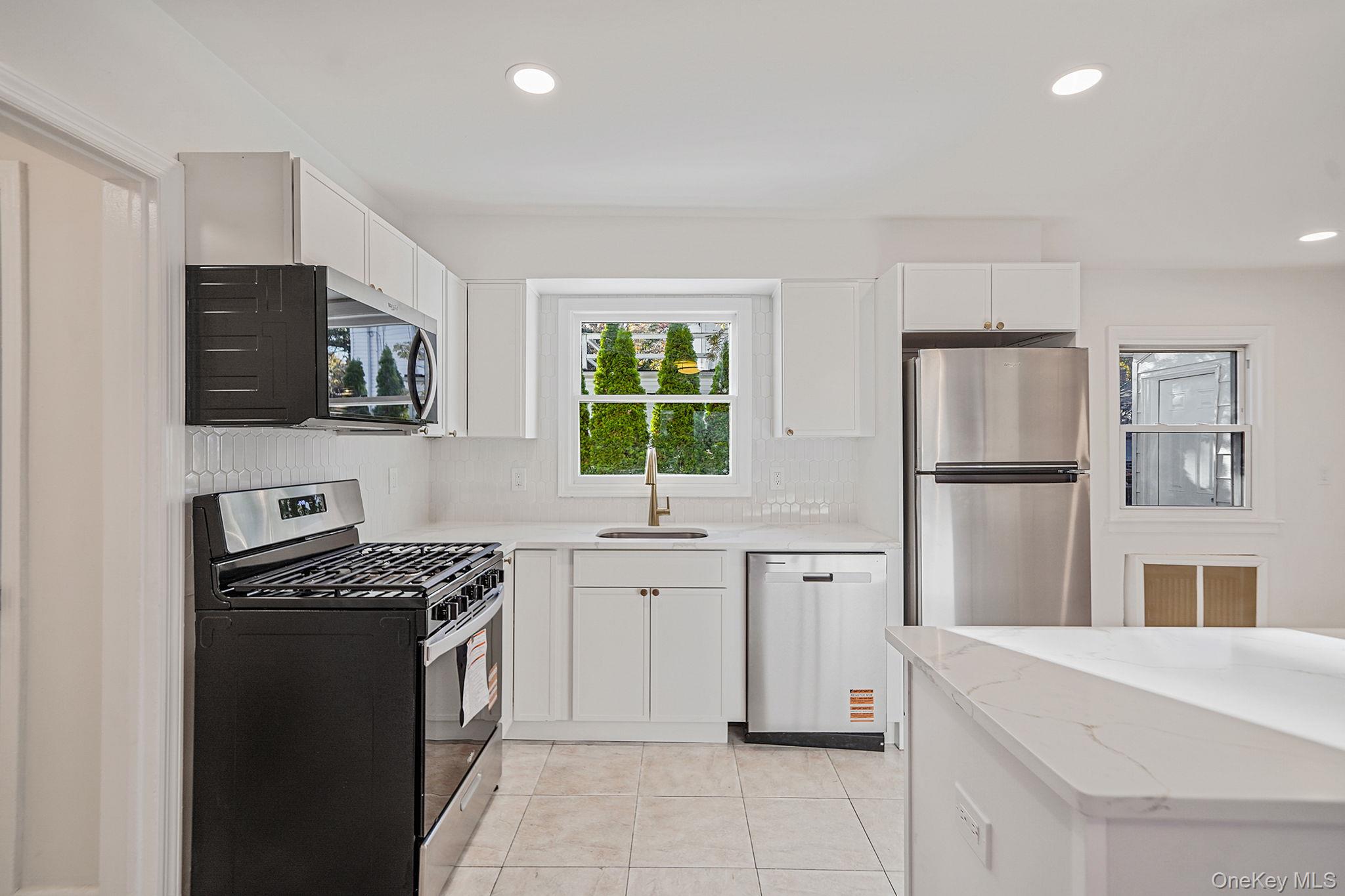 25 Oxford Drive, Freeport, NY 11520