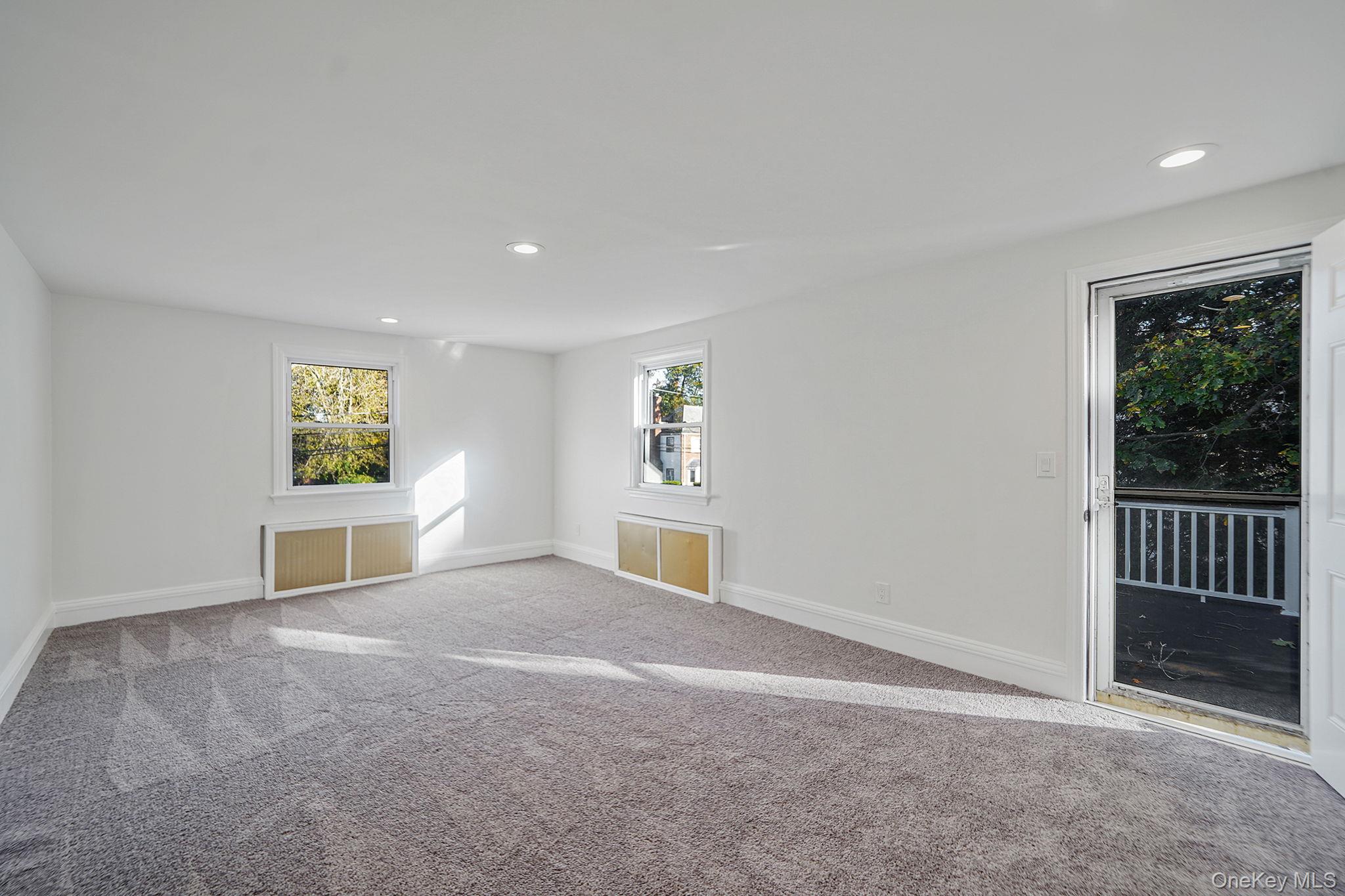 25 Oxford Drive, Freeport, NY 11520