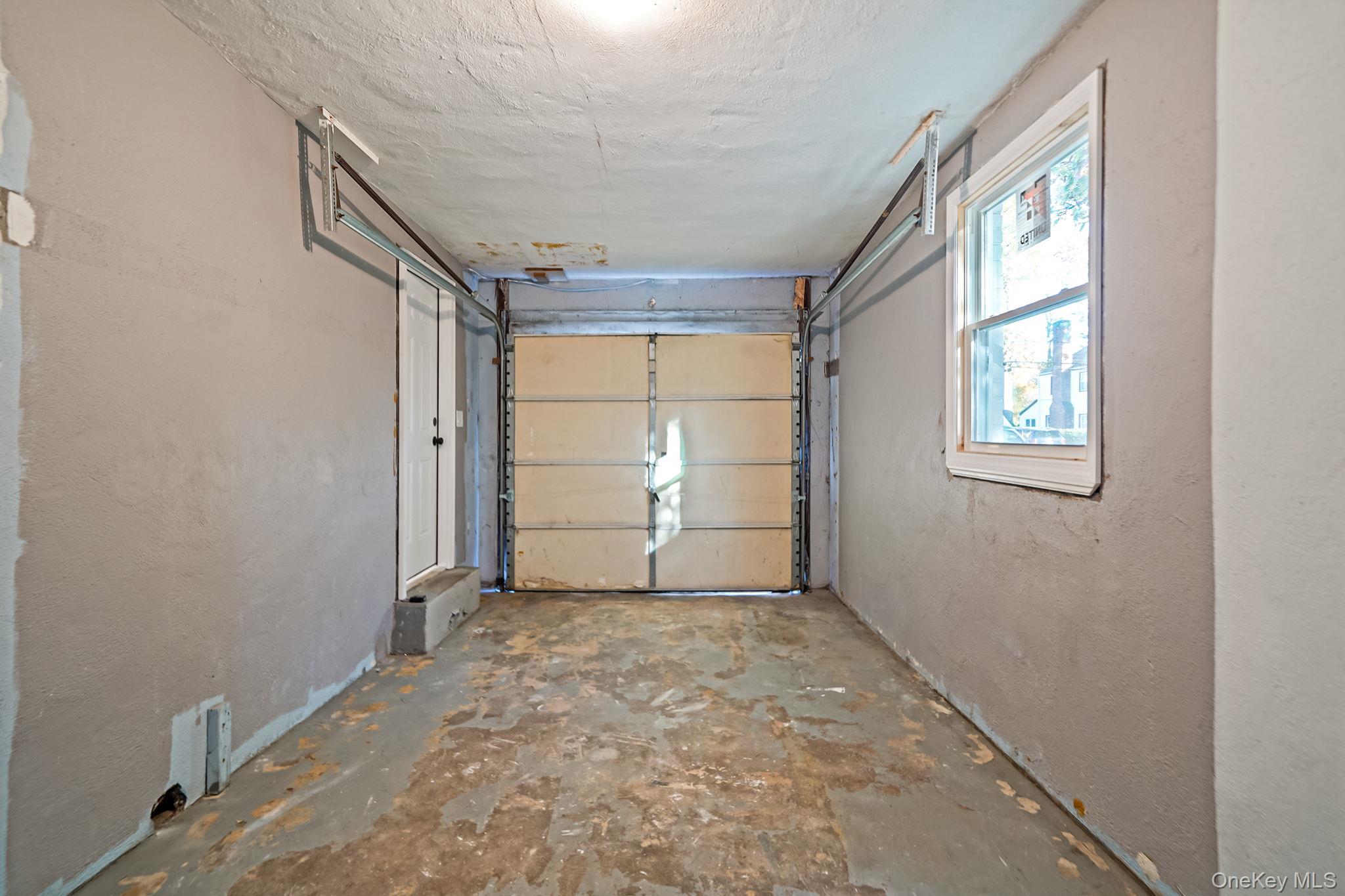 25 Oxford Drive, Freeport, NY 11520