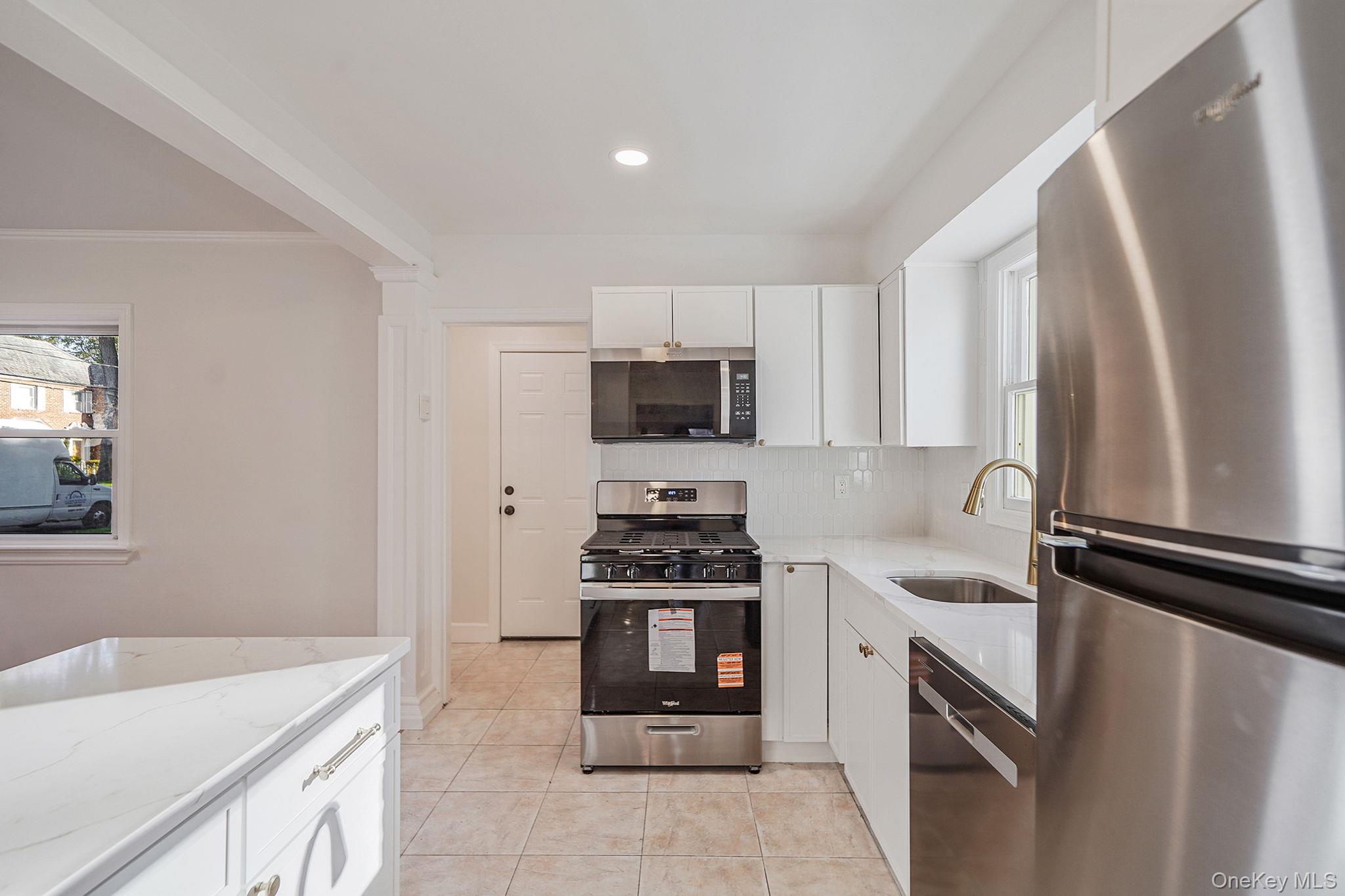 25 Oxford Drive, Freeport, NY 11520