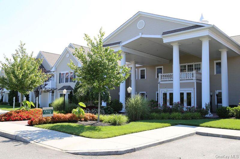 2200 Dolphin Lane # 615, Holbrook, NY 11741