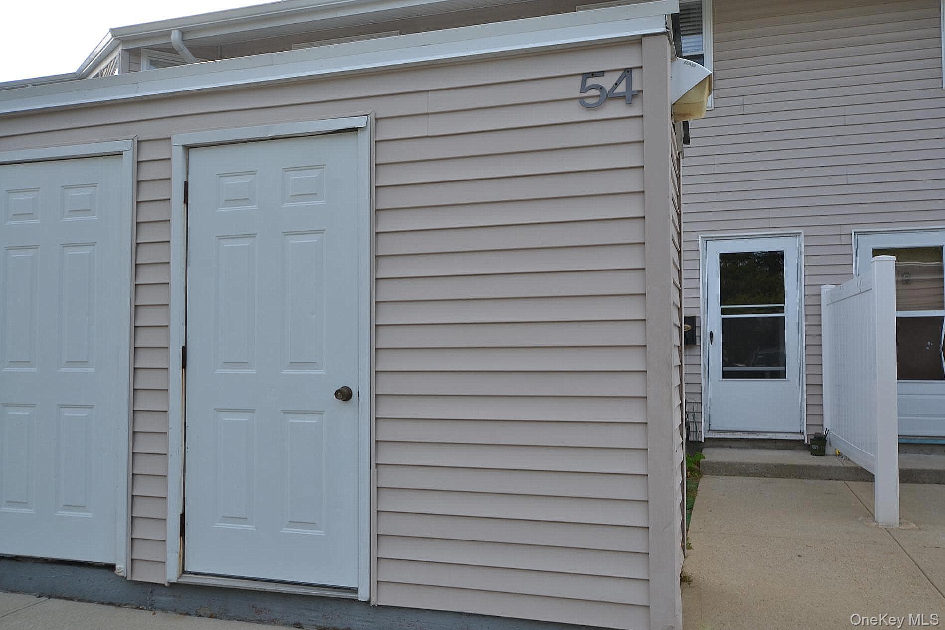 54 Townhouse Road N # 54, Huntington Station, NY 11746