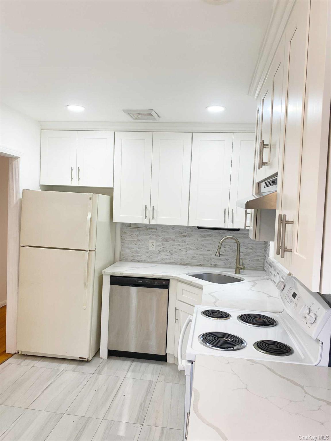 25 Margaret Drive, Plainview, NY 11803