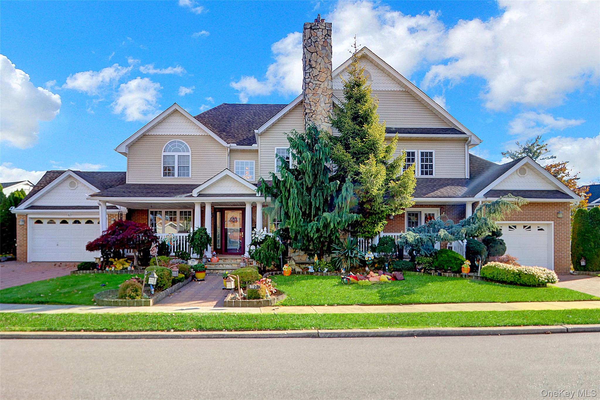 807 Cypress Drive, Franklin Square, NY 11010