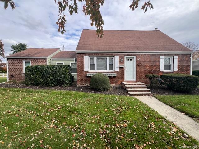 432 Herricks Rd, Mineola, NY 11501