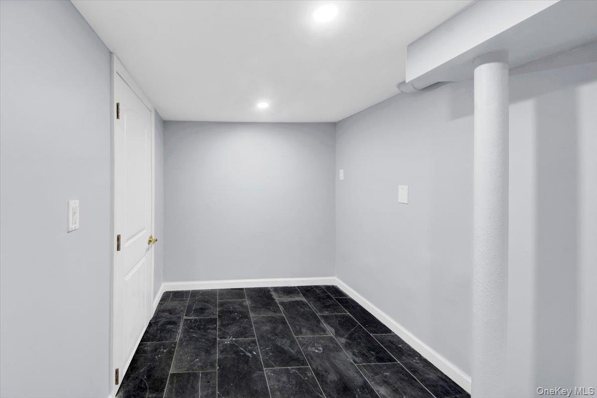 75 W Kingsbridge Road, Mount Vernon, NY 10550