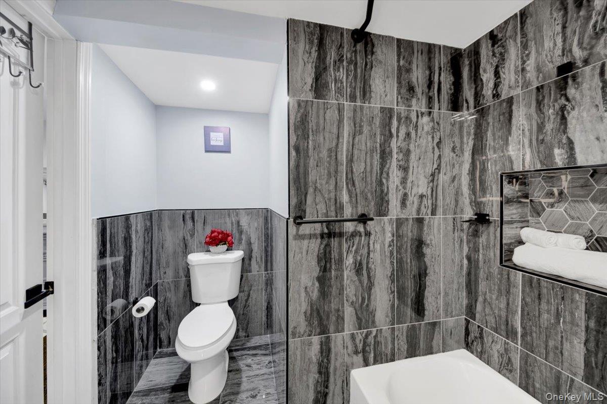 75 W Kingsbridge Road, Mount Vernon, NY 10550