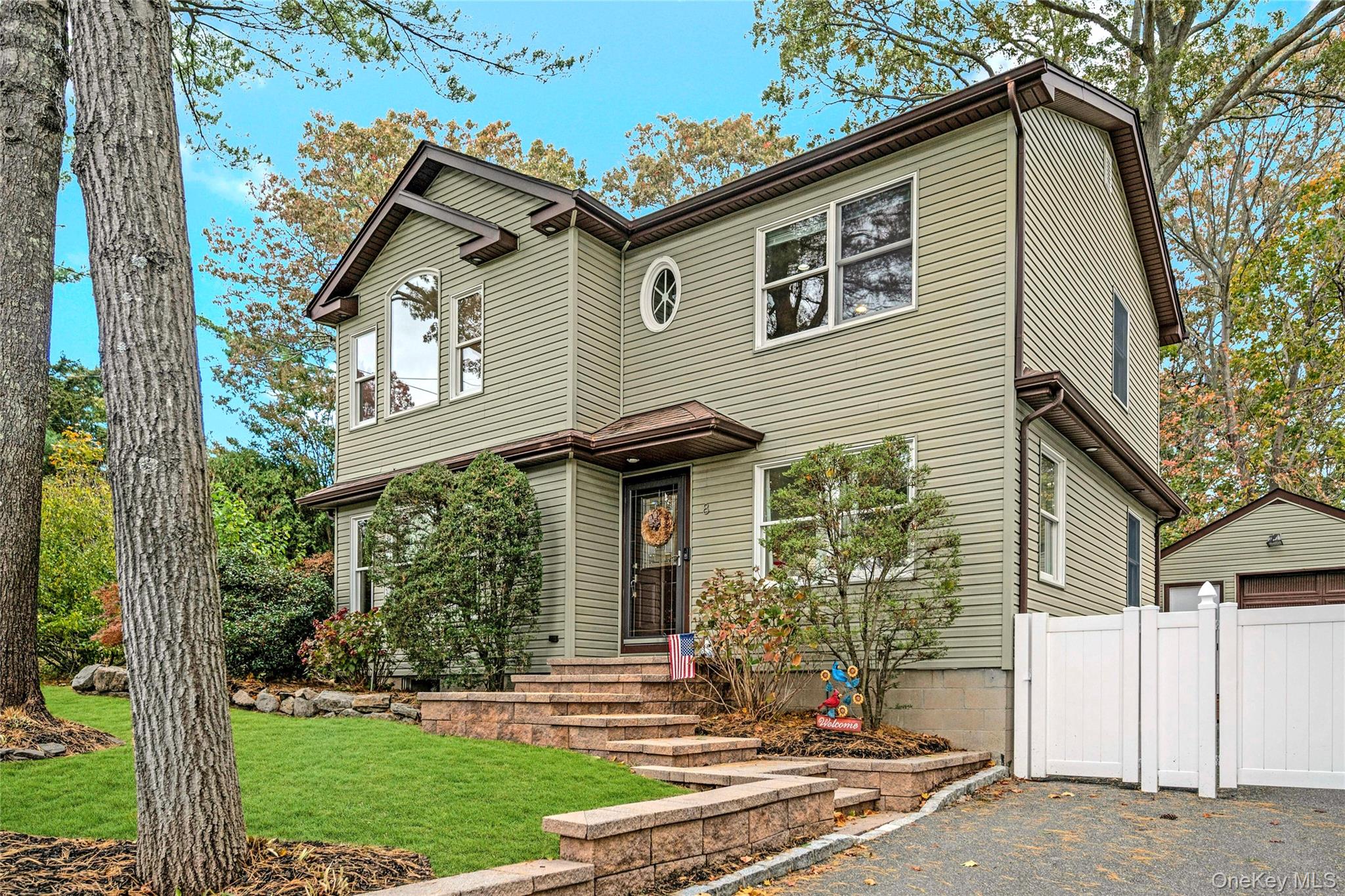 8 Margaret Avenue, Nesconset, NY 11767