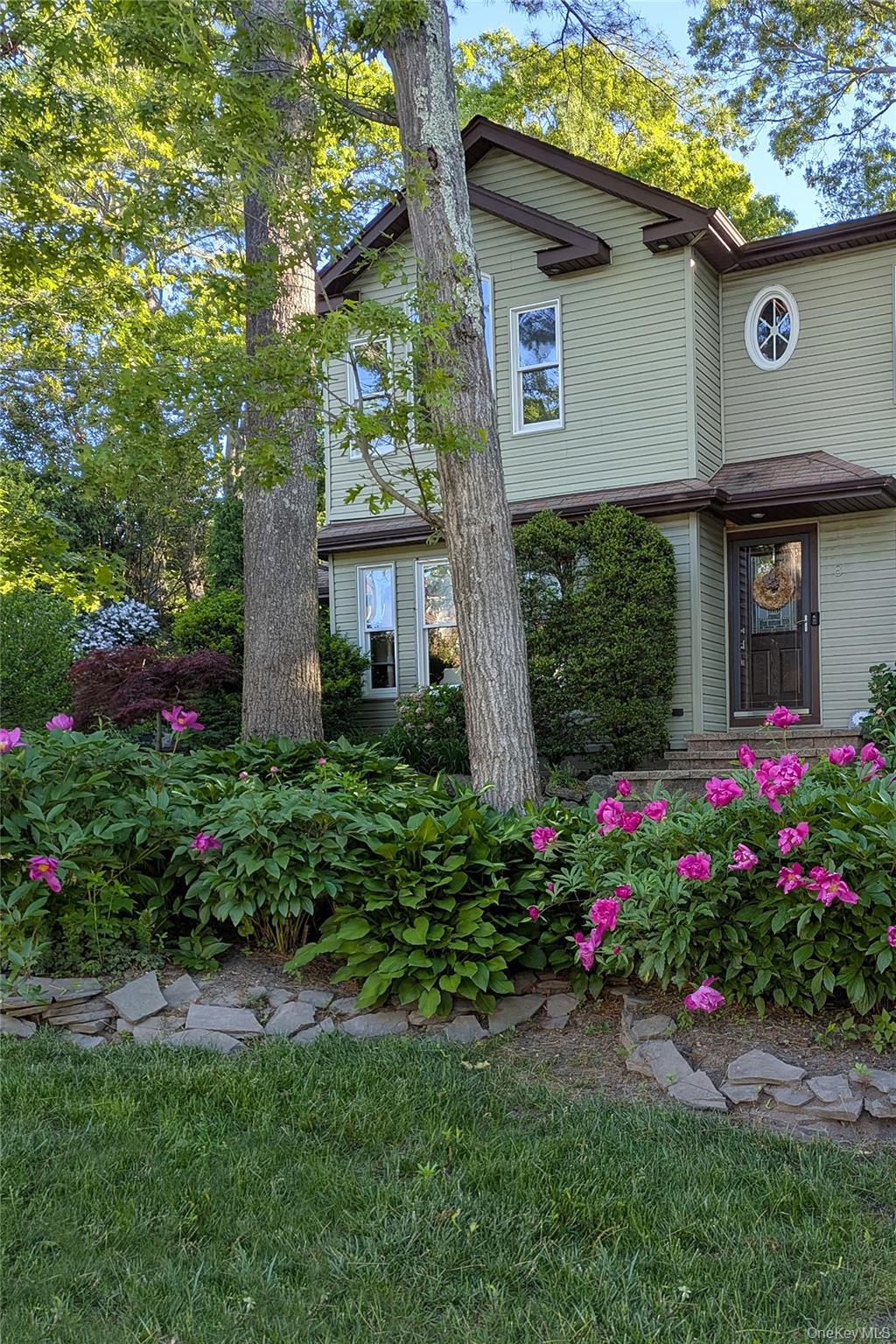 8 Margaret Avenue, Nesconset, NY 11767