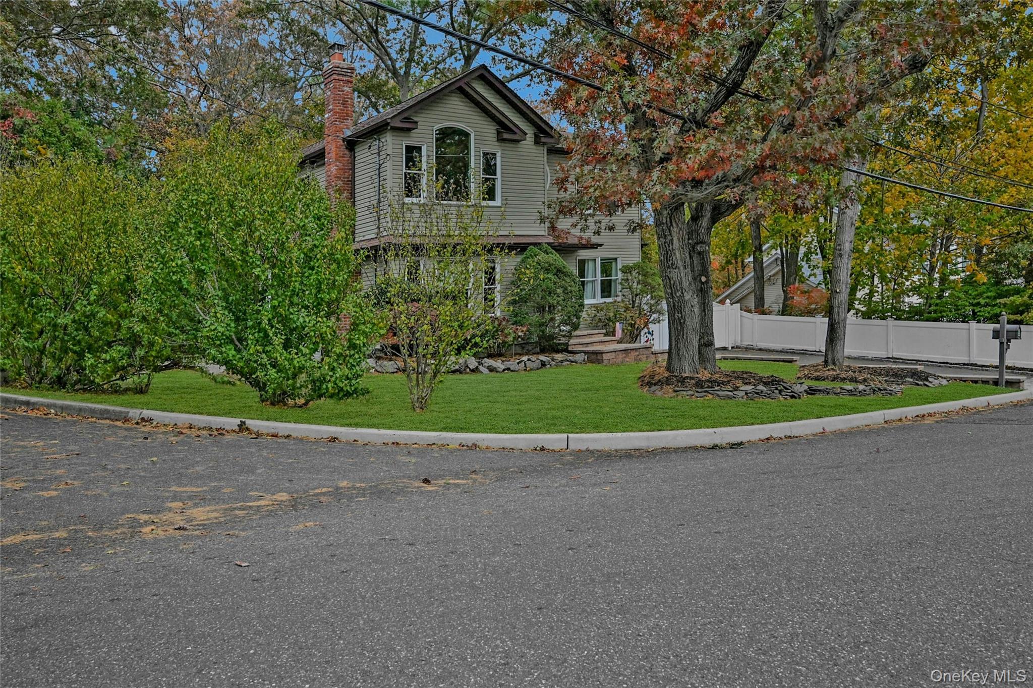 8 Margaret Avenue, Nesconset, NY 11767