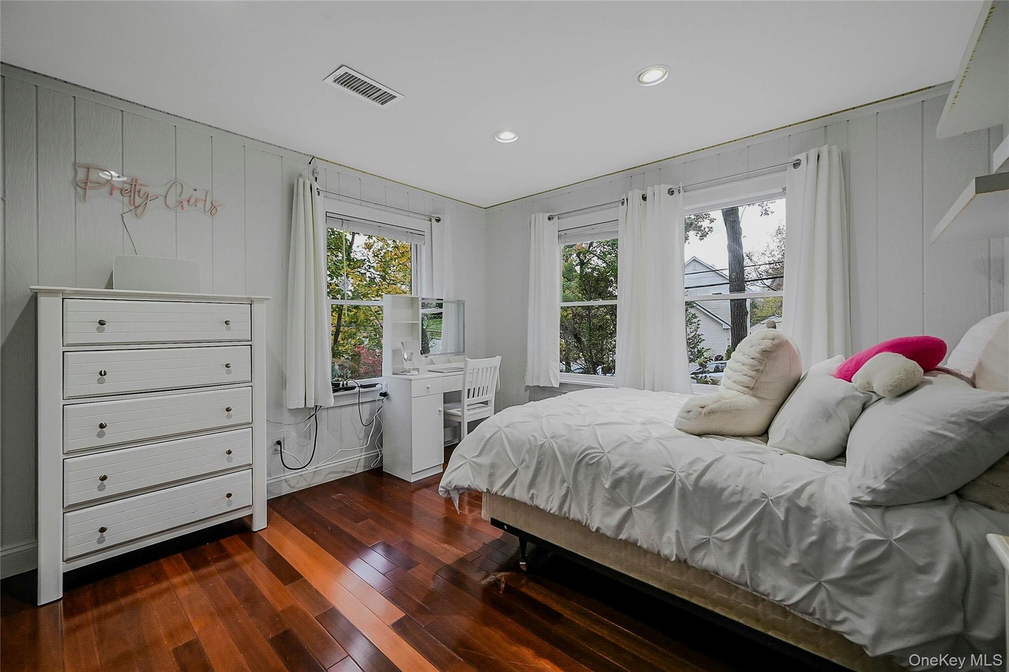 8 Margaret Avenue, Nesconset, NY 11767