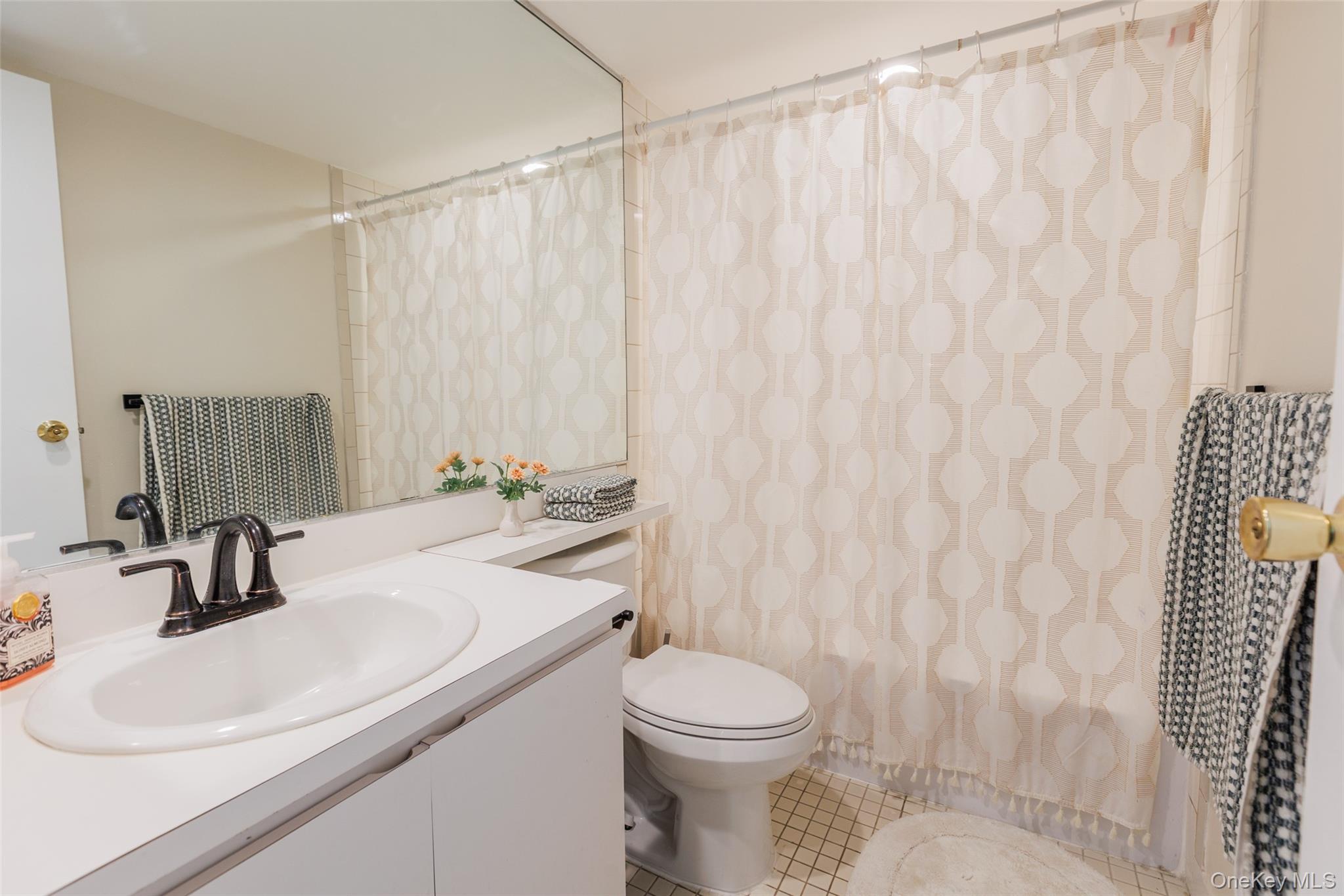 655 Middle Country Road # 5C2, Coram, NY 11727