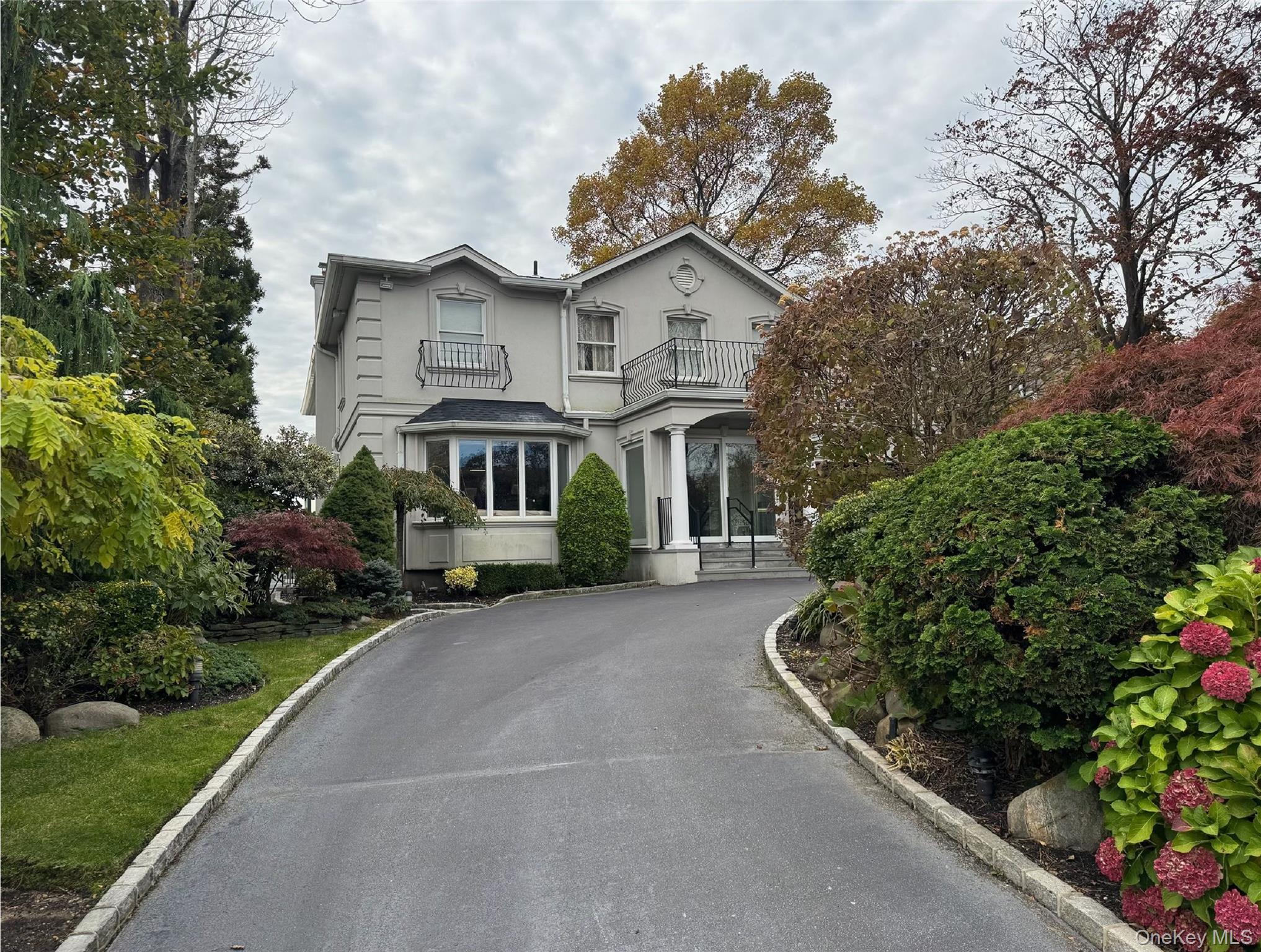 49 Harborview W, Lawrence, NY 11559