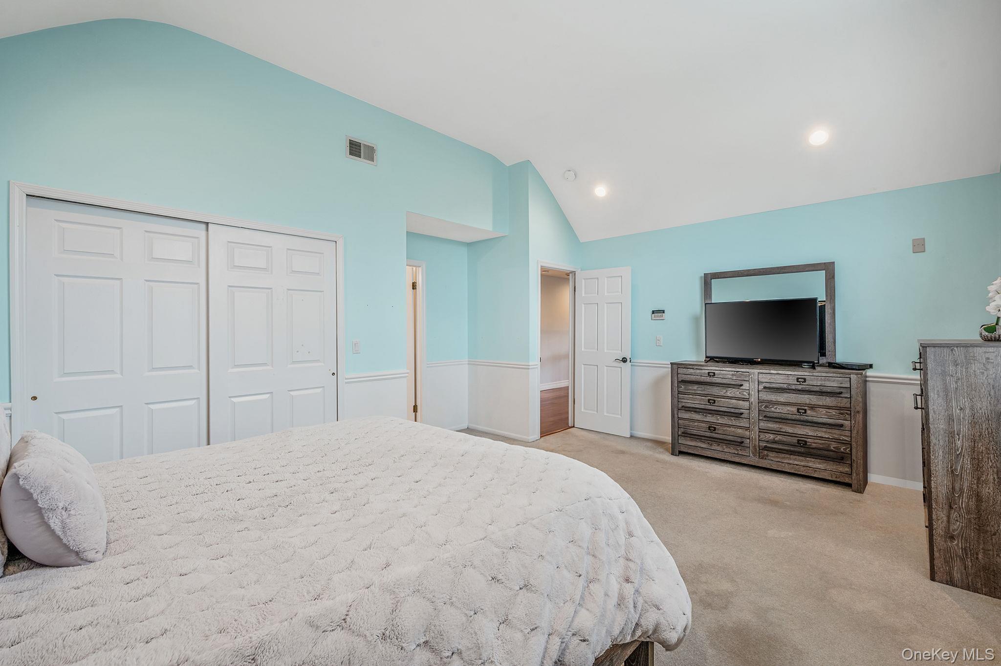 76 Blueberry Ridge Drive, Holtsville, NY 11742