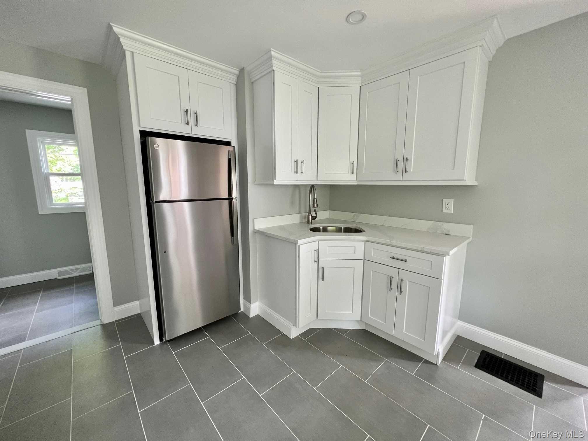 21 WASHINGTON AVE, 1st floor, Millbrook, NY 12545