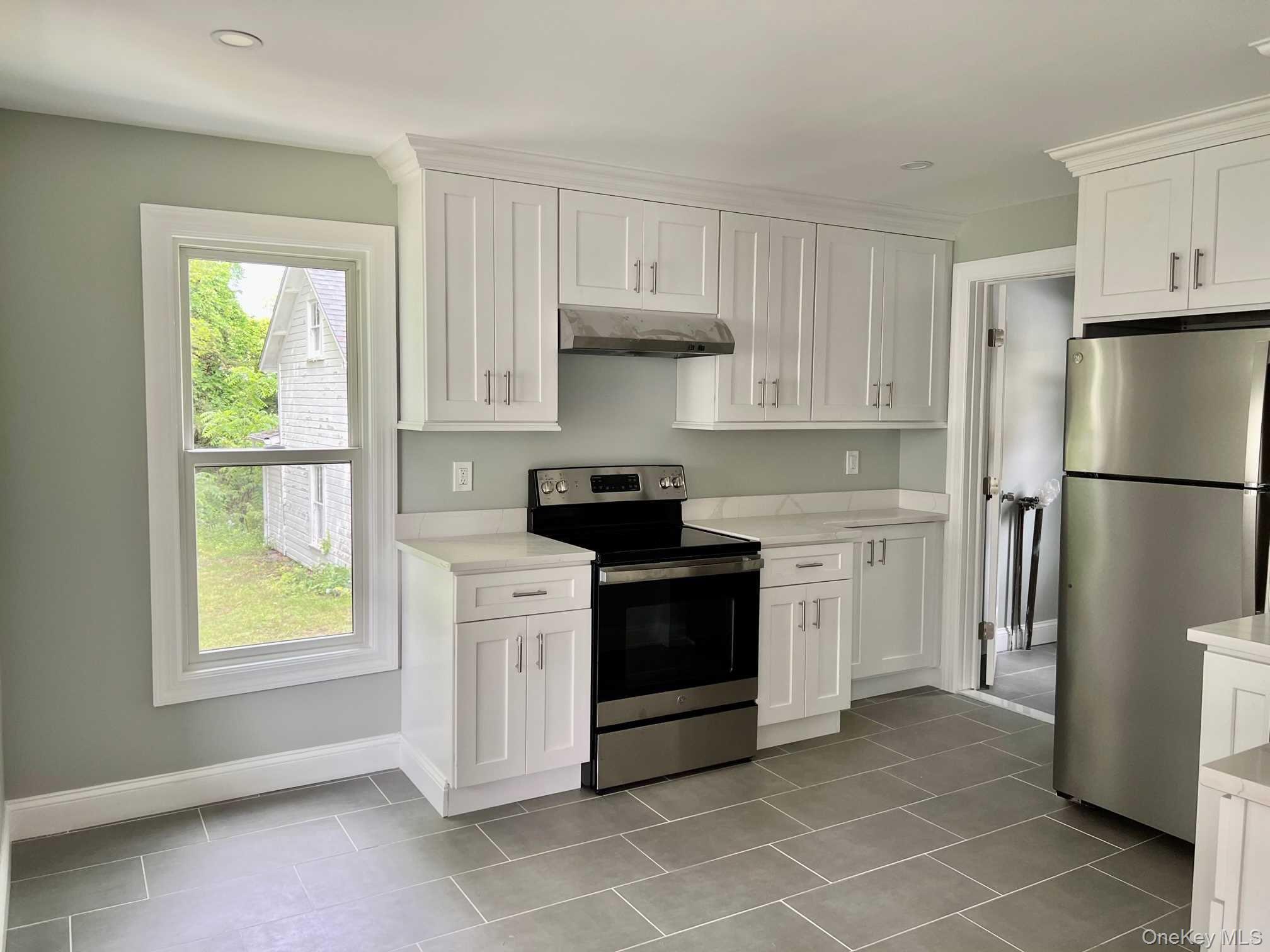 21 WASHINGTON AVE, 1st floor, Millbrook, NY 12545