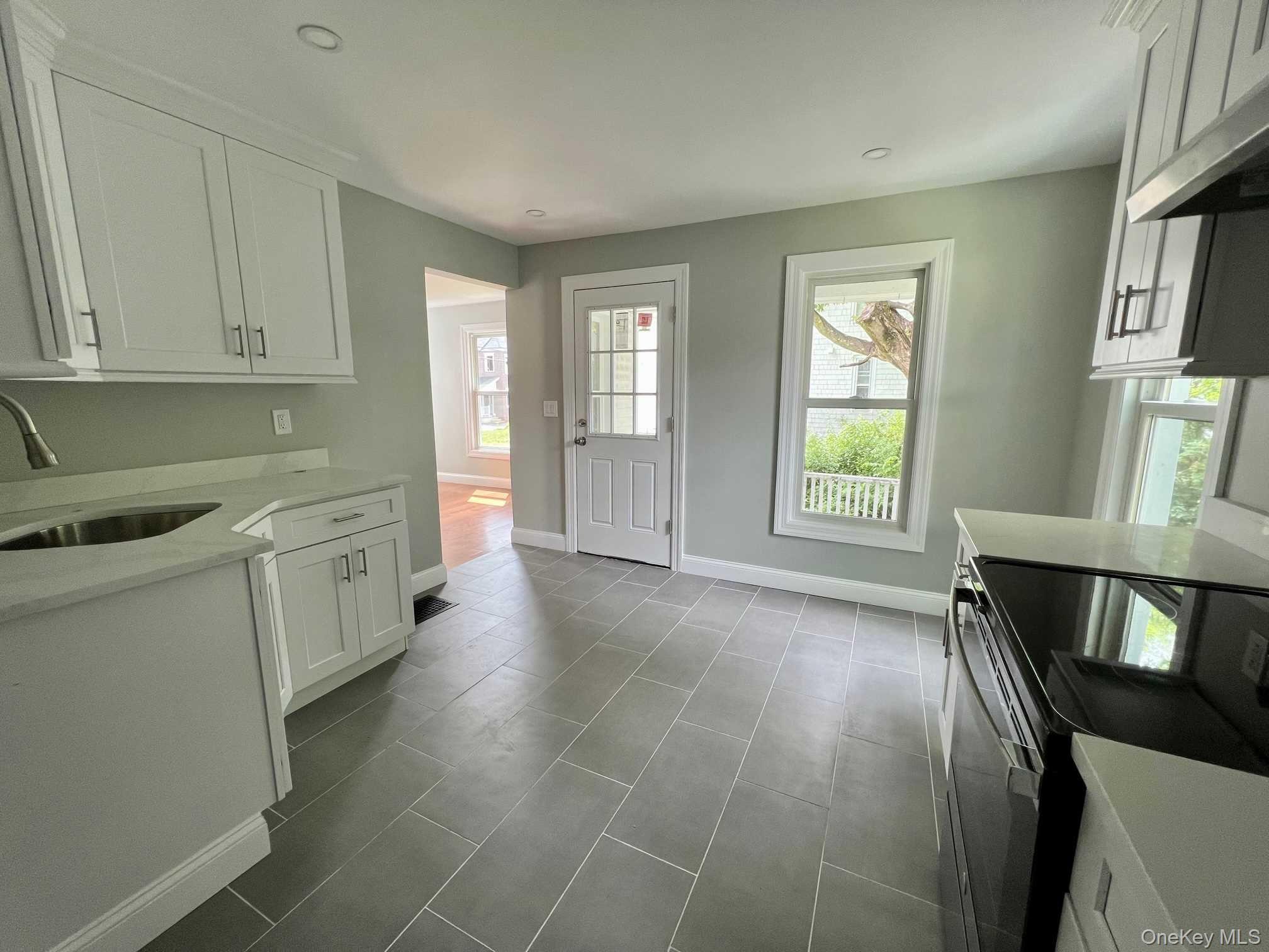 21 WASHINGTON AVE, 1st floor, Millbrook, NY 12545