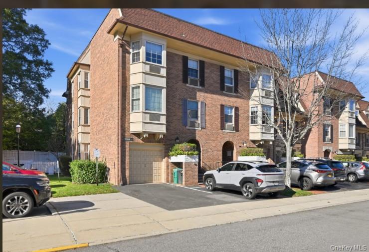 14-14 BONNIE, Bayside, NY 11360