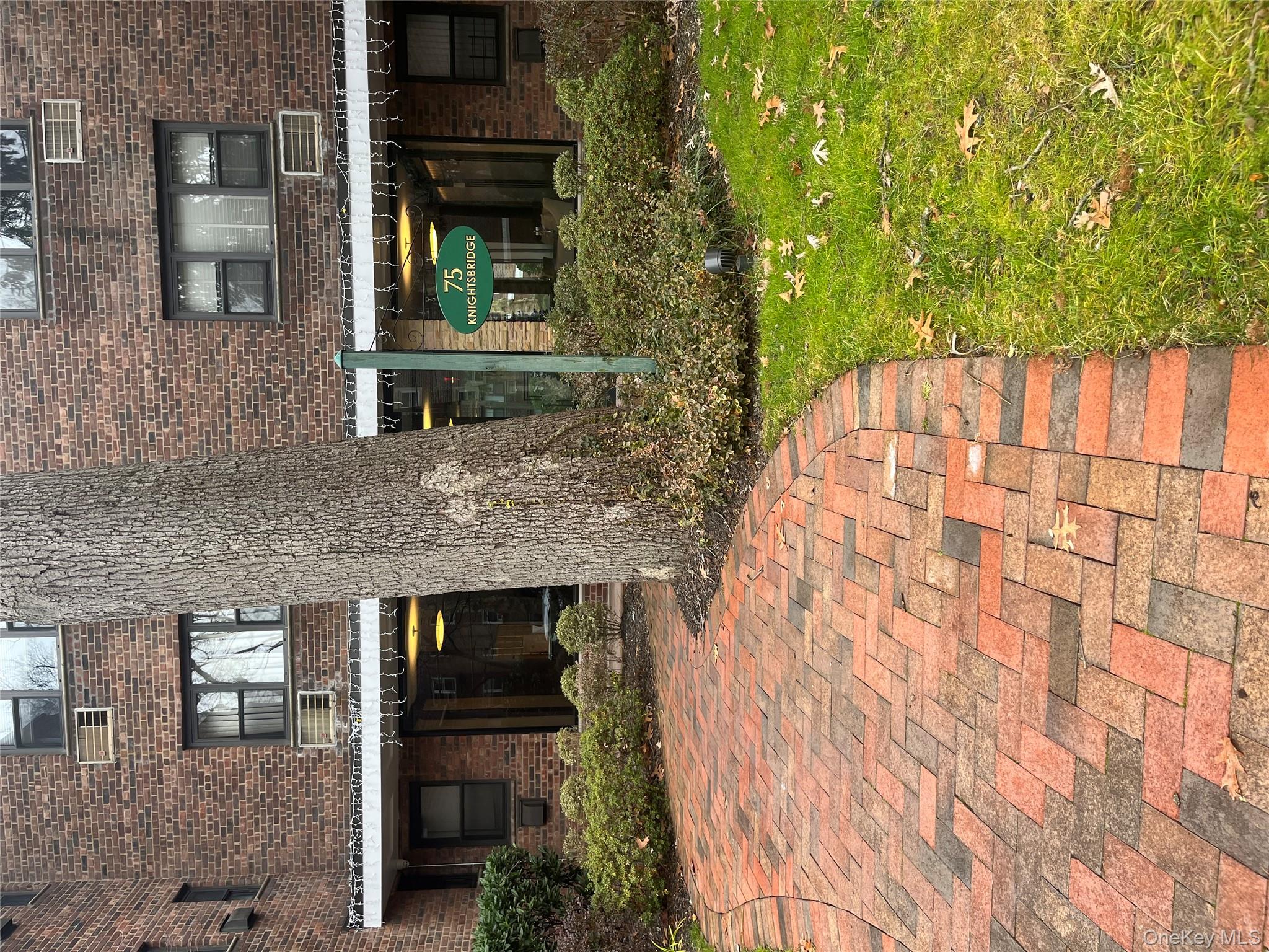 75 knightsbridge Road # 1B, Great Neck, NY 11021