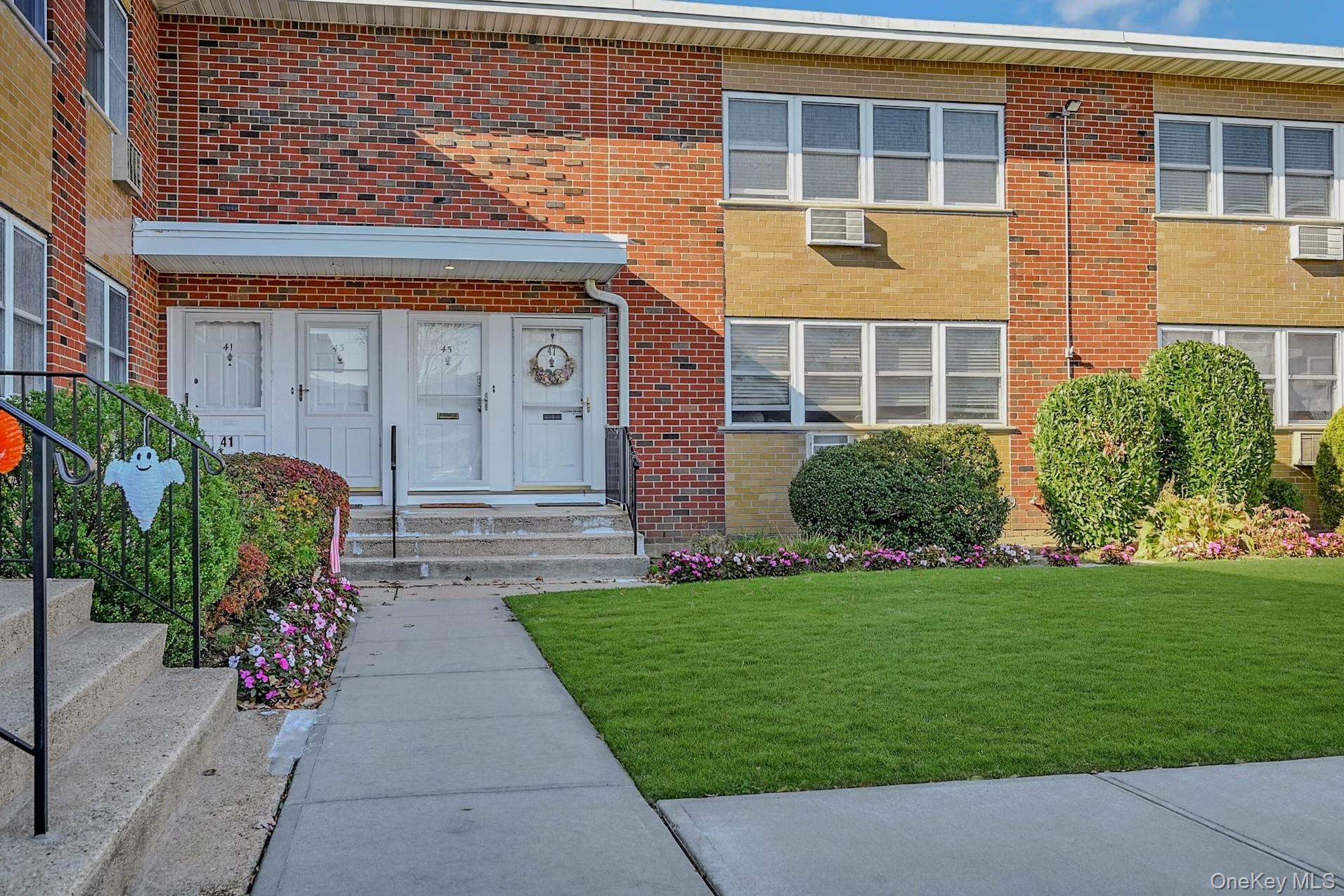 45 Farber Drive # 45, West Babylon, NY 11704