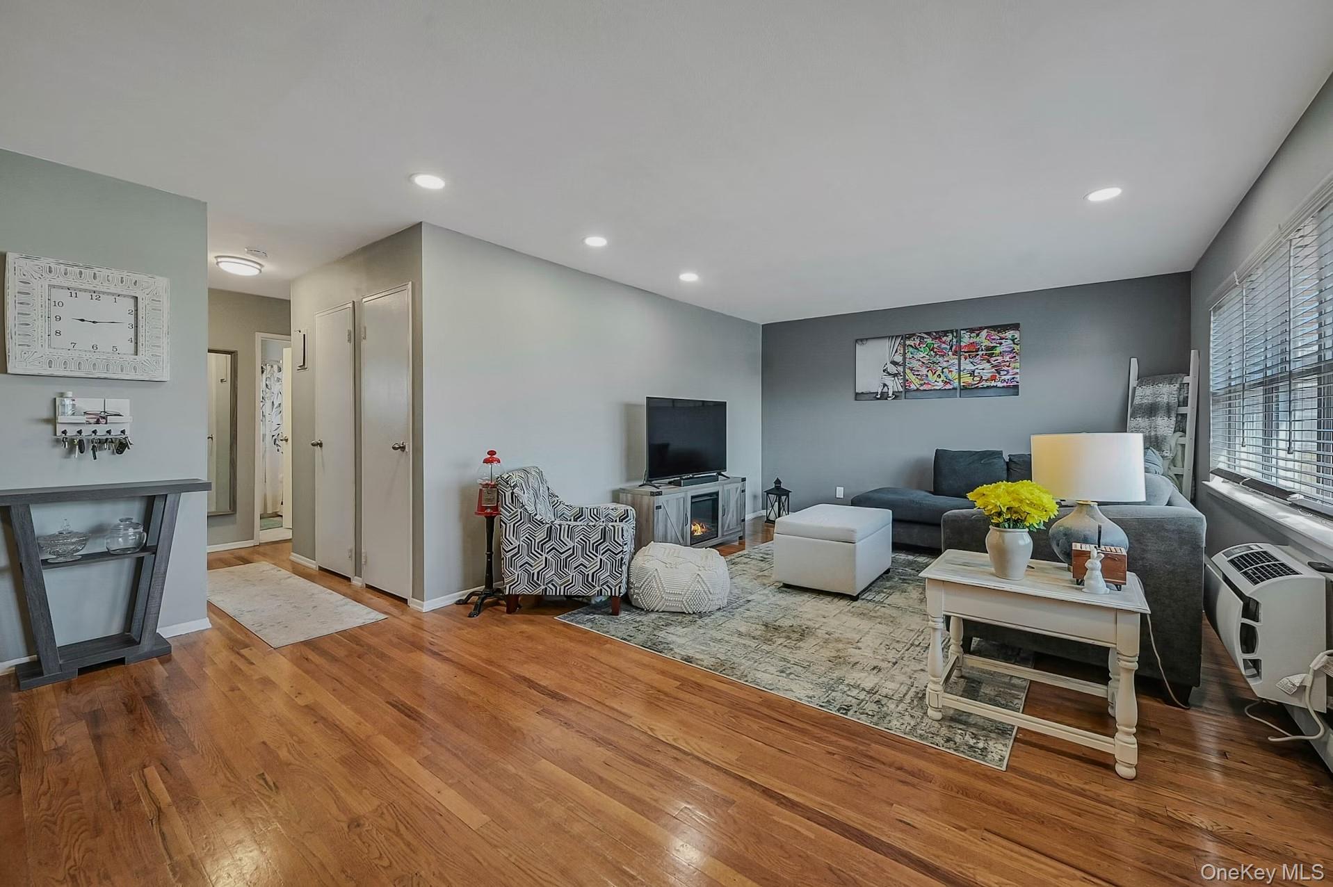 45 Farber Drive # 45, West Babylon, NY 11704