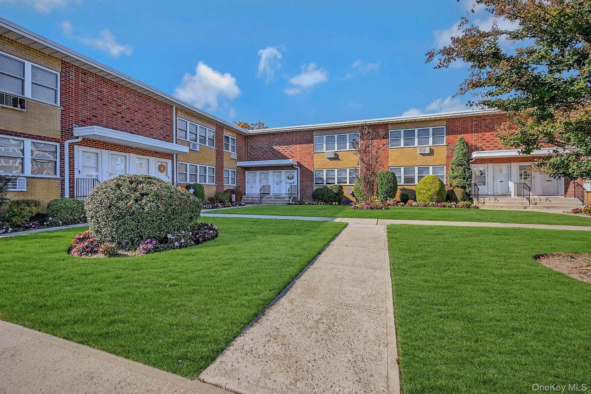 45 Farber Drive # 45, West Babylon, NY 11704