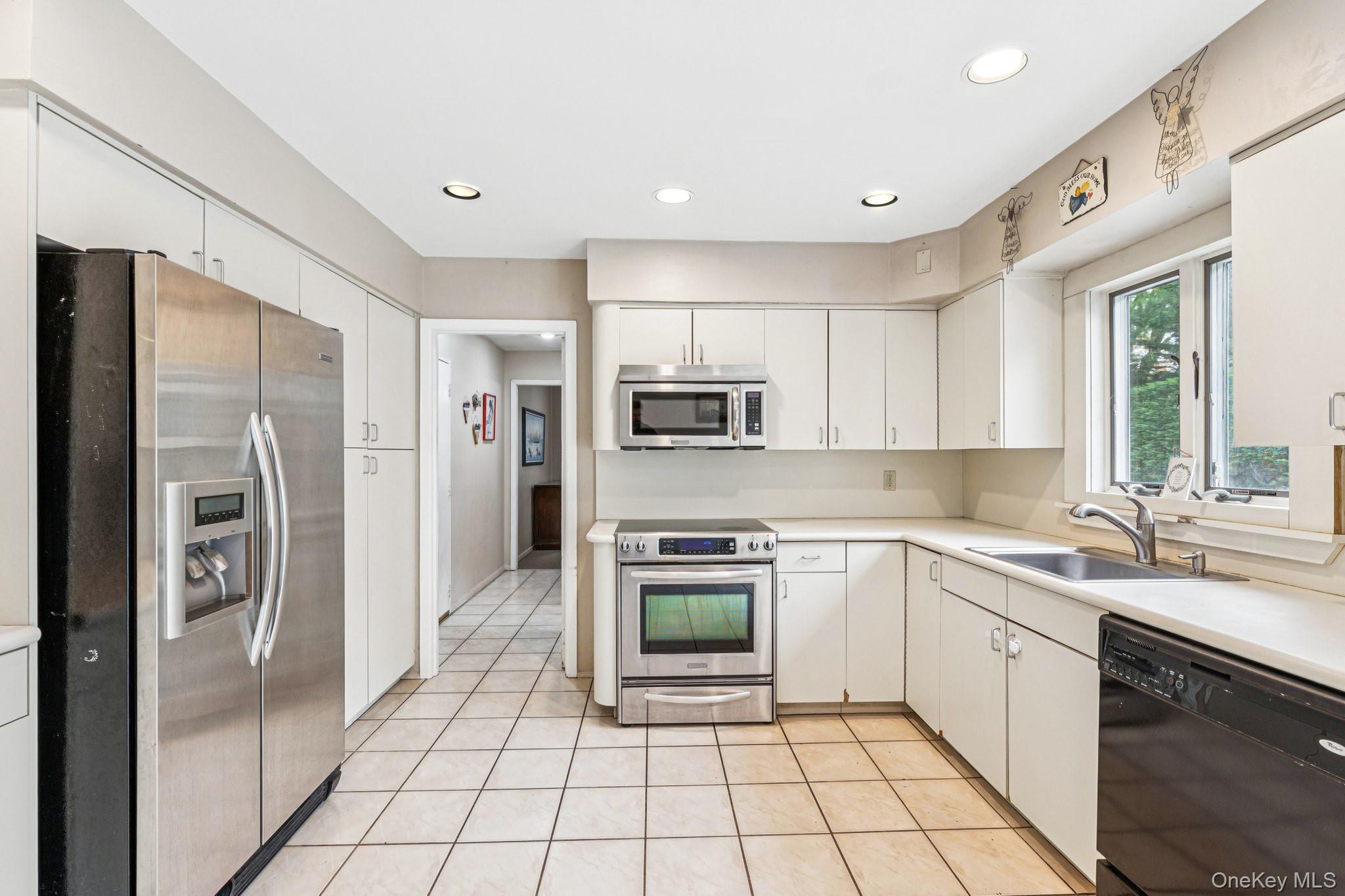 9 Princeton Drive, Plainview, NY 11803