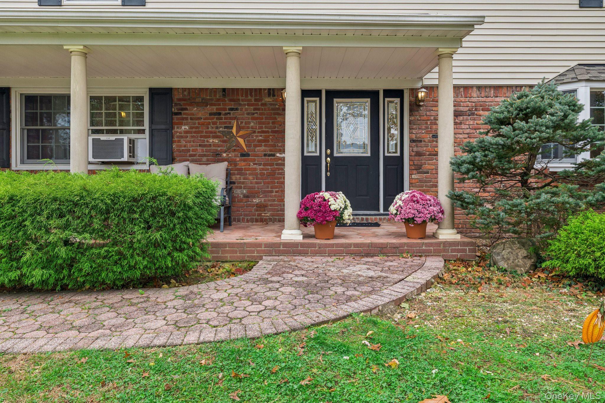 9 Princeton Drive, Plainview, NY 11803