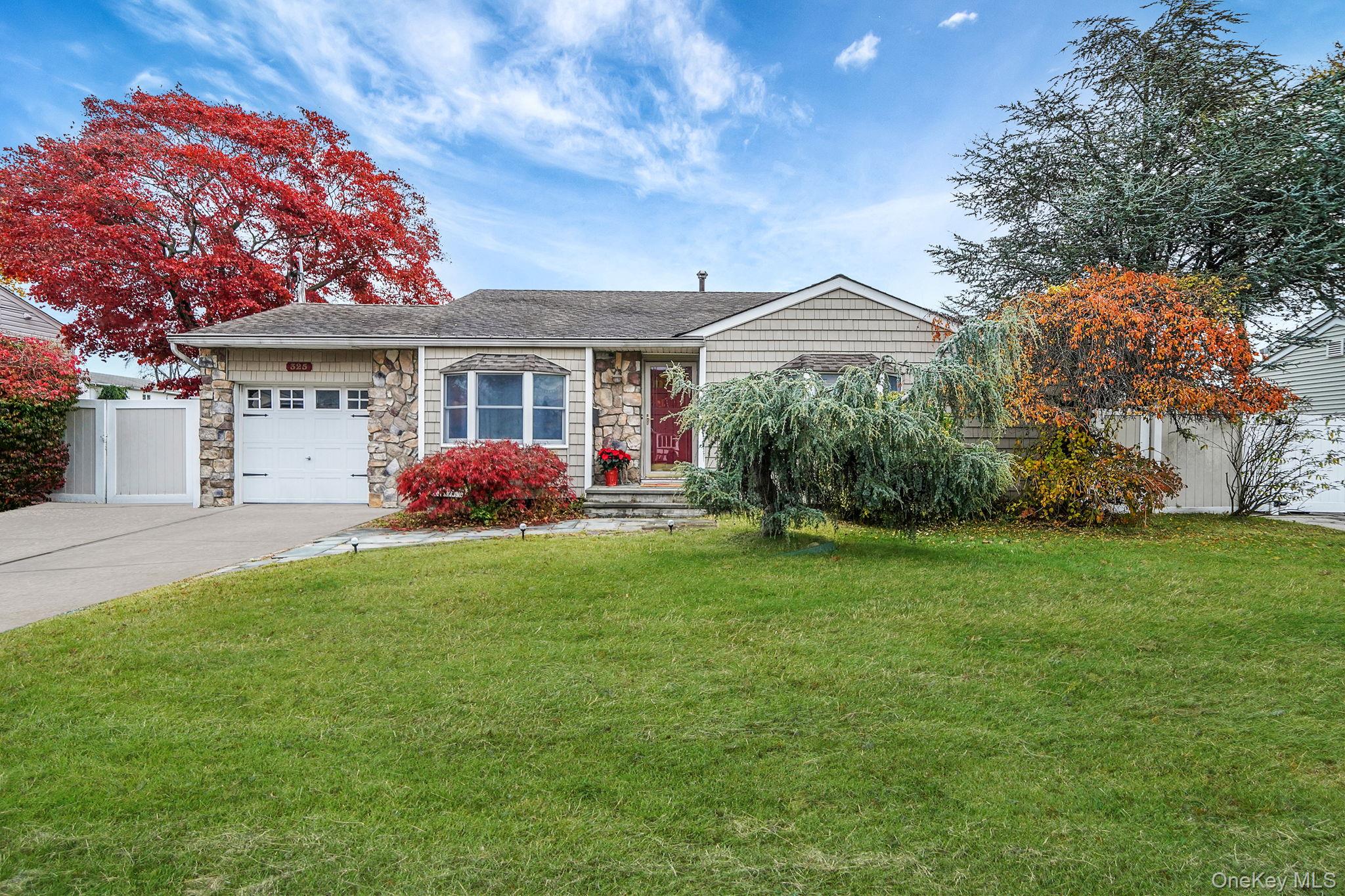 325 W 16th Street, Deer Park, NY 11729