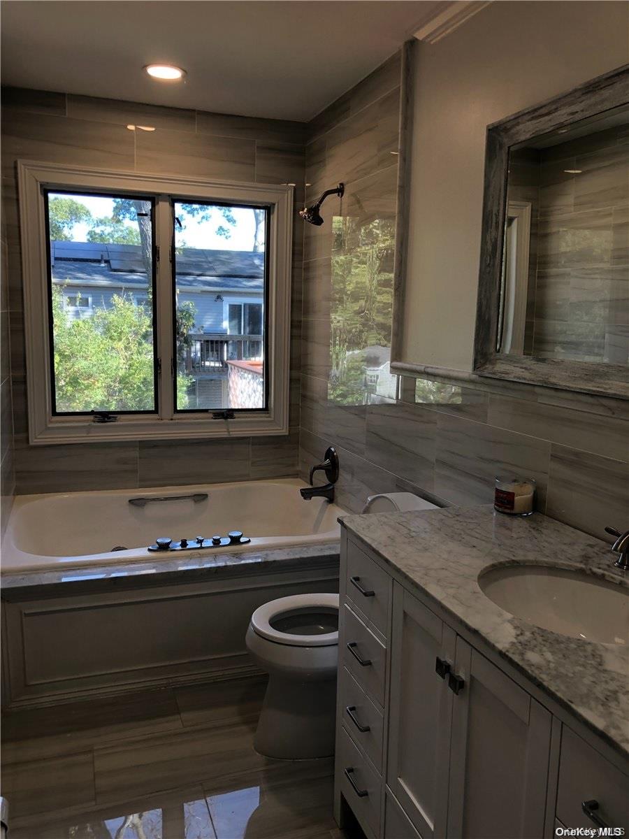 1671 Claas Avenue, Holbrook, NY 11741