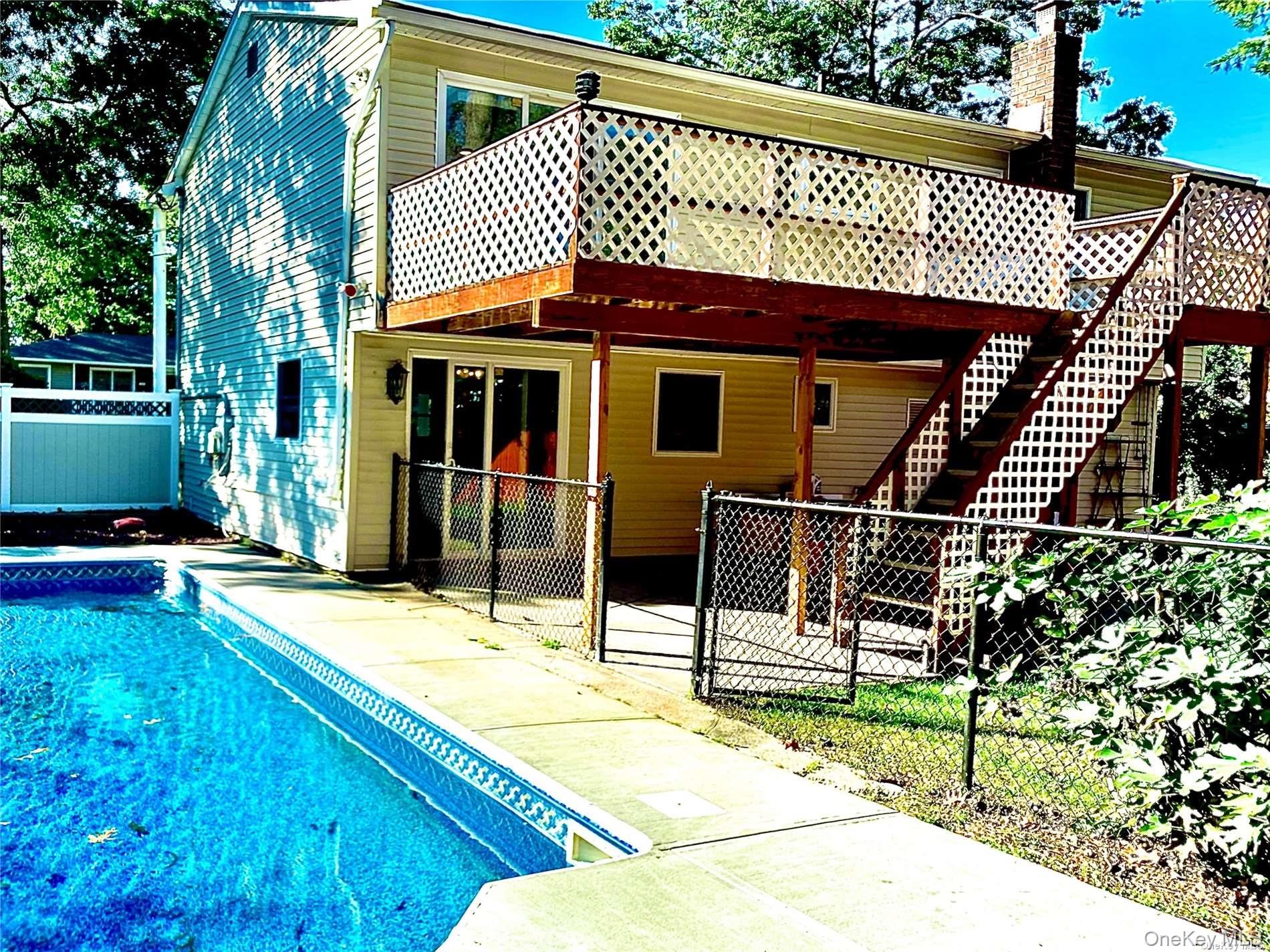 1671 Claas Avenue, Holbrook, NY 11741