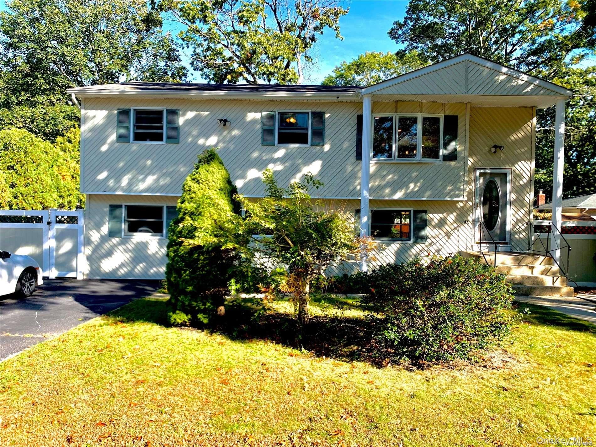 1671 Claas Avenue, Holbrook, NY 11741