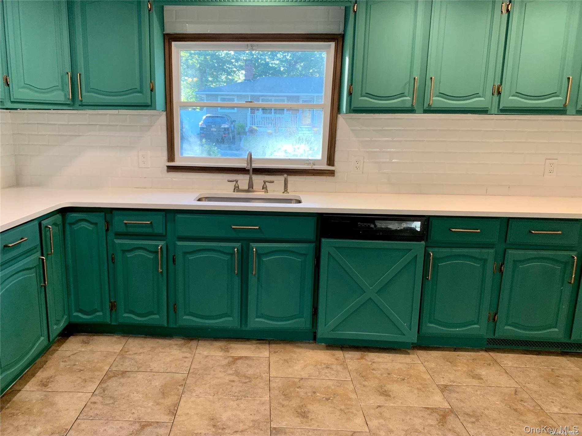 1671 Claas Avenue, Holbrook, NY 11741