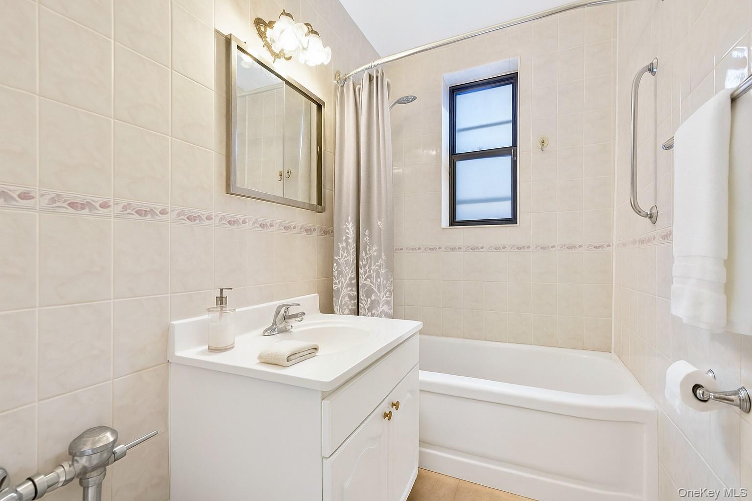 25-11 Union Street # 2G, Flushing, NY 11354
