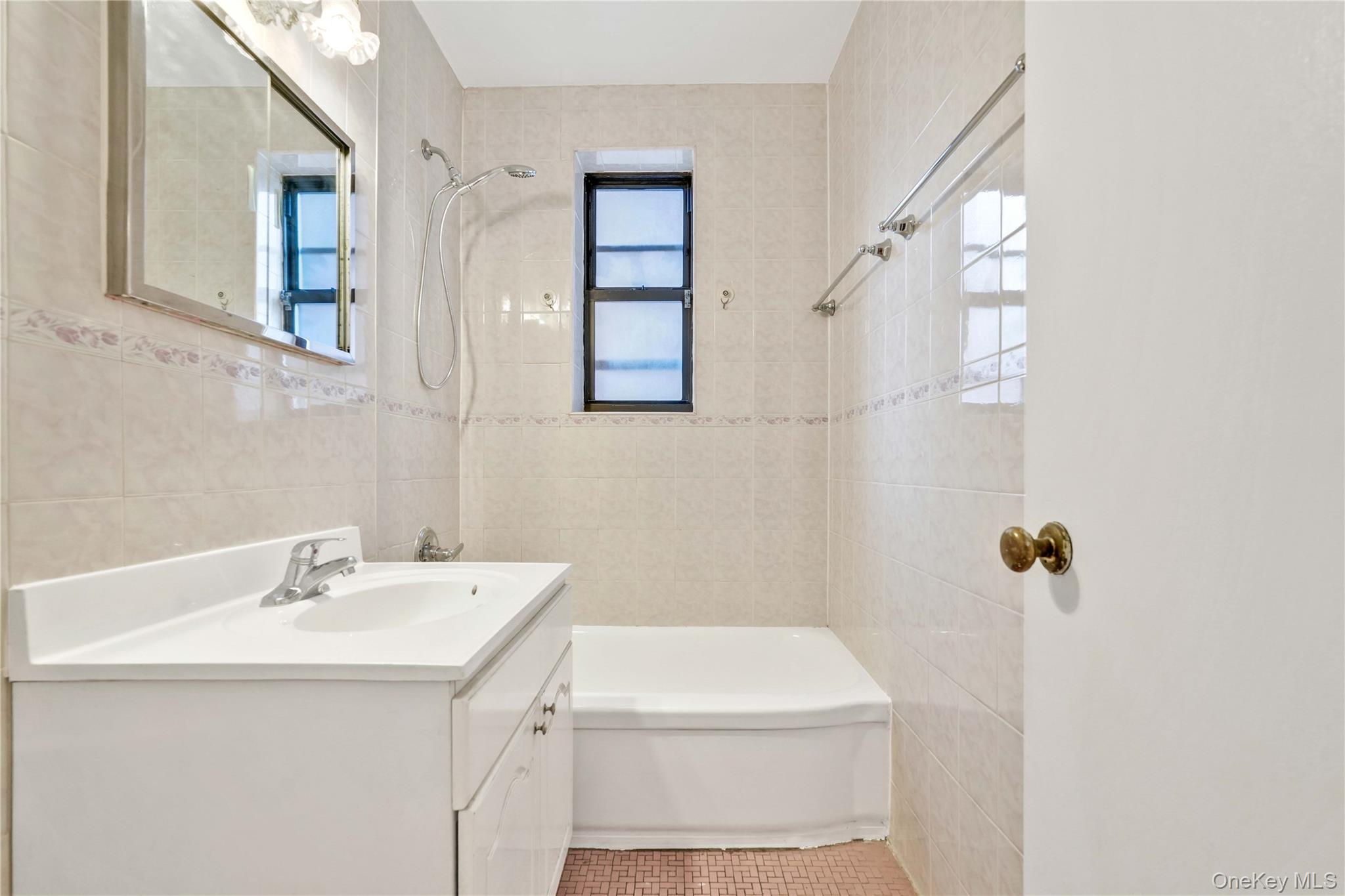 25-11 Union Street # 2G, Flushing, NY 11354