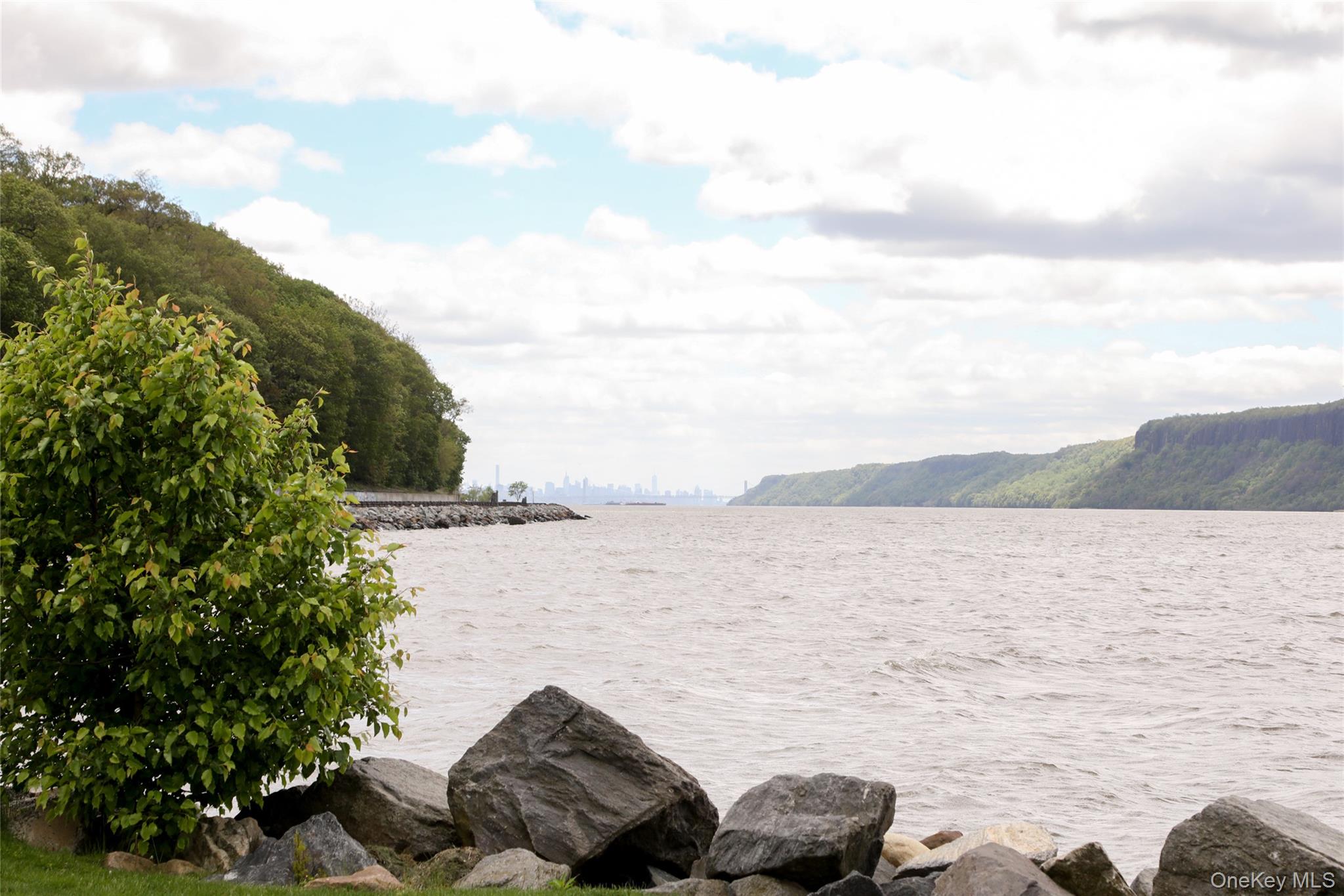 801 Hunters Run, Dobbs Ferry, NY 10522