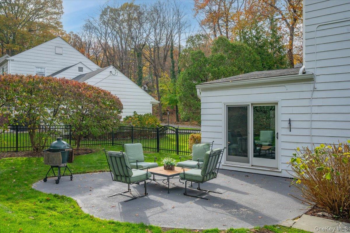 25 Bonnie Way, Larchmont, NY 10538