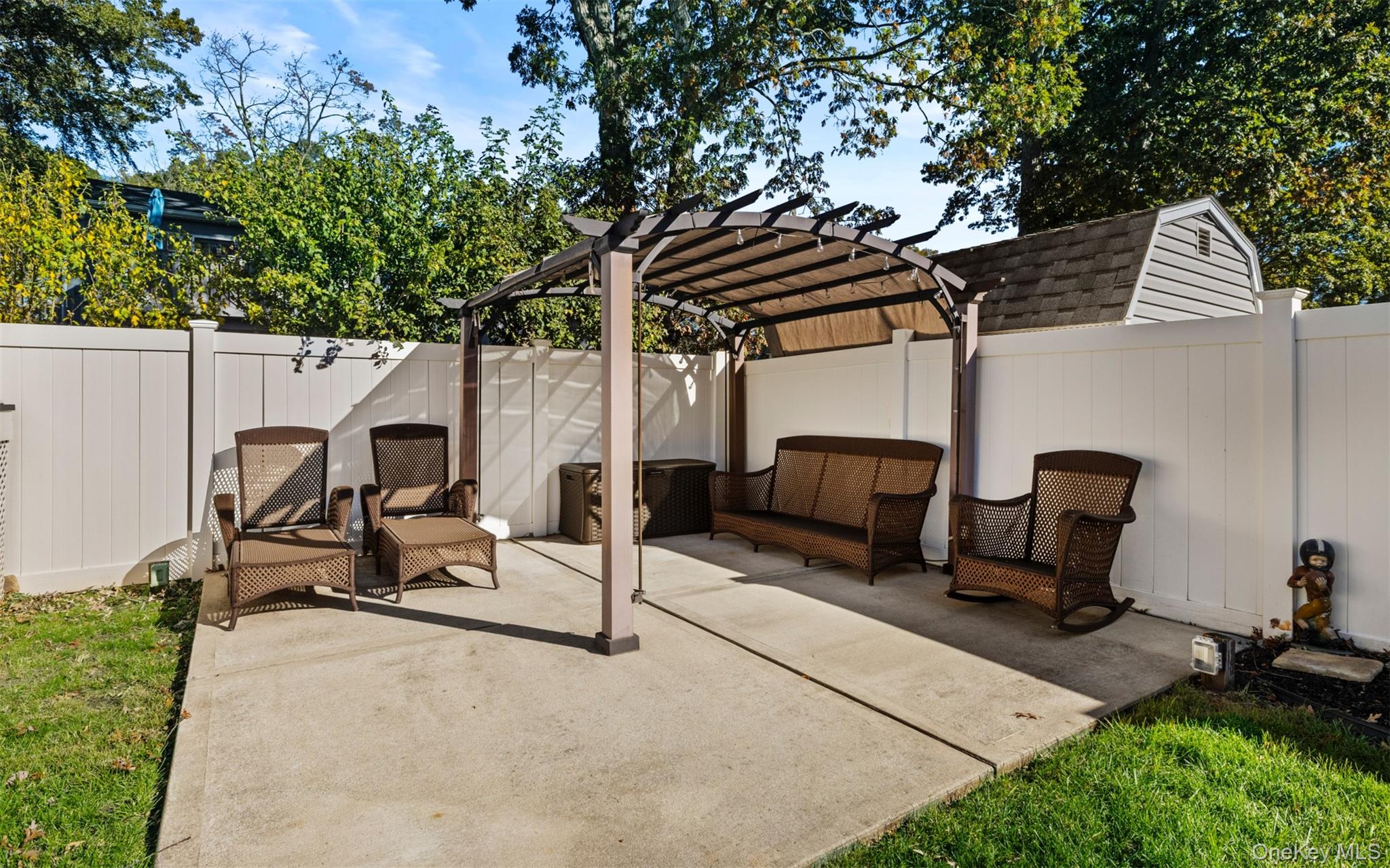 135 N Linden Street, Massapequa, NY 11758