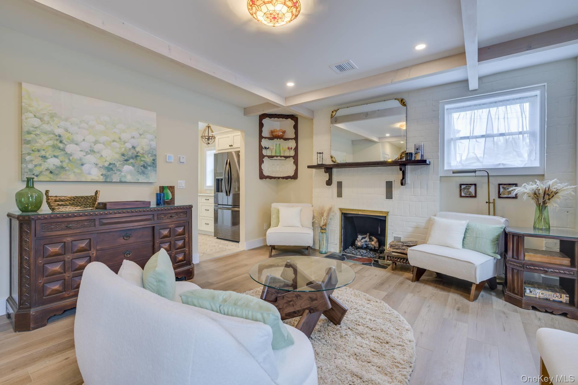 3 Oakhurst Road # 4, Hampton Bays, NY 11946