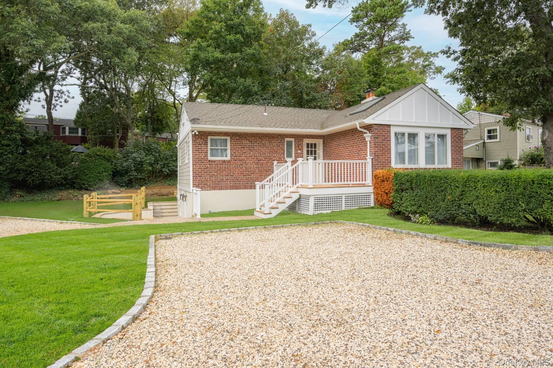 3 Oakhurst Road # 4, Hampton Bays, NY 11946