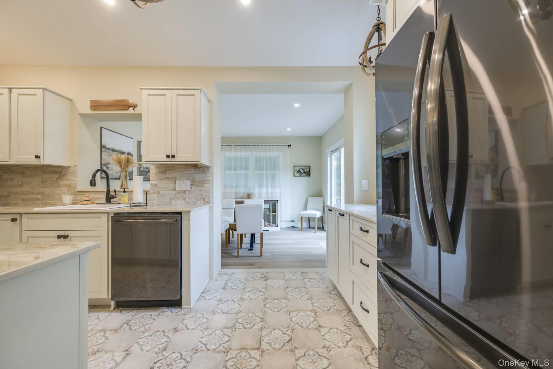 3 Oakhurst Road # 4, Hampton Bays, NY 11946