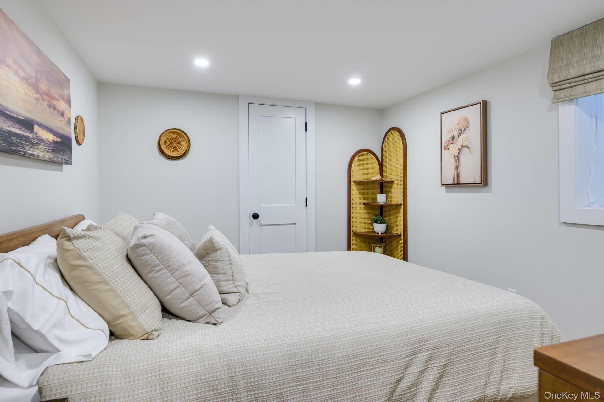 3 Oakhurst Road # 4, Hampton Bays, NY 11946