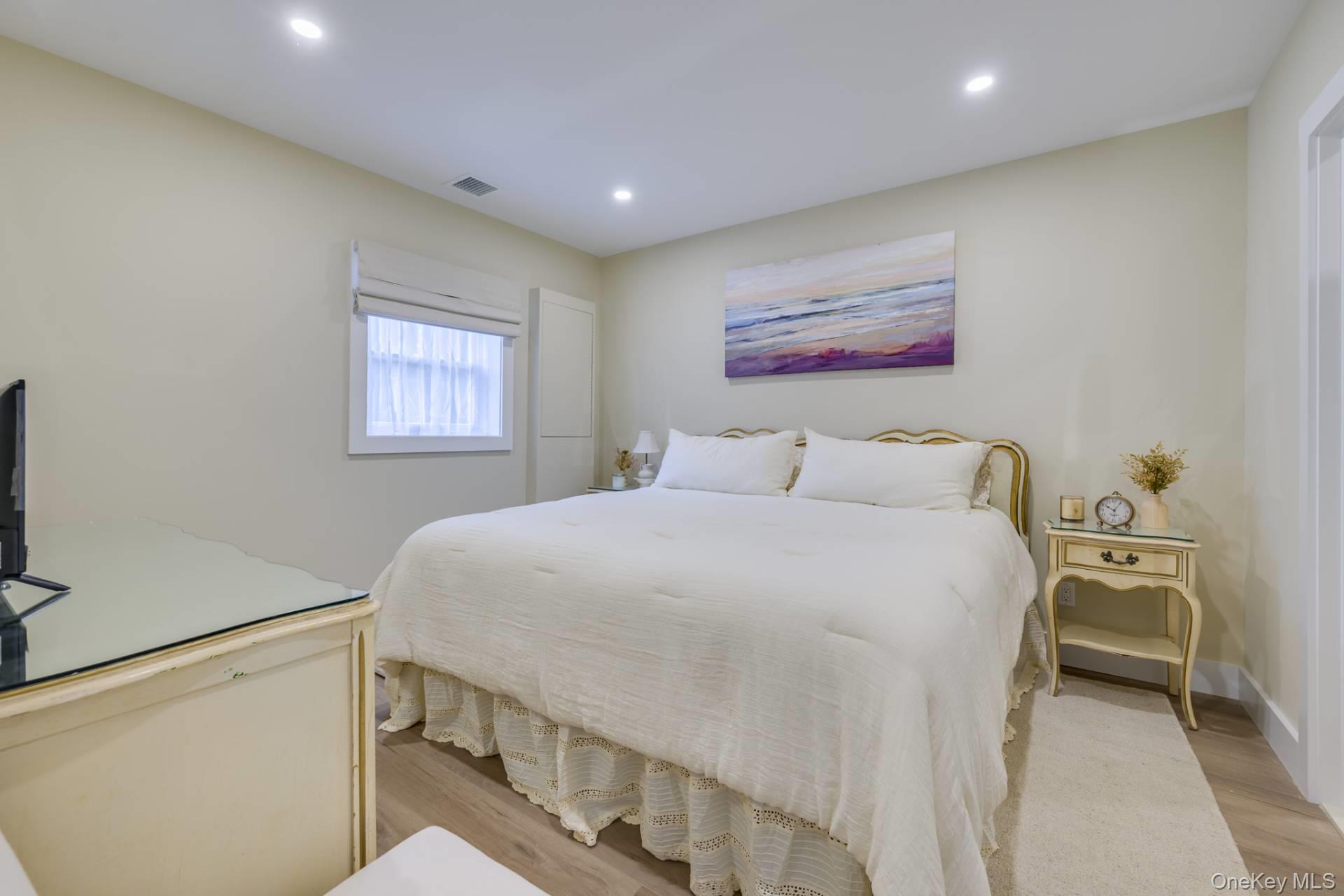 3 Oakhurst Road # 4, Hampton Bays, NY 11946