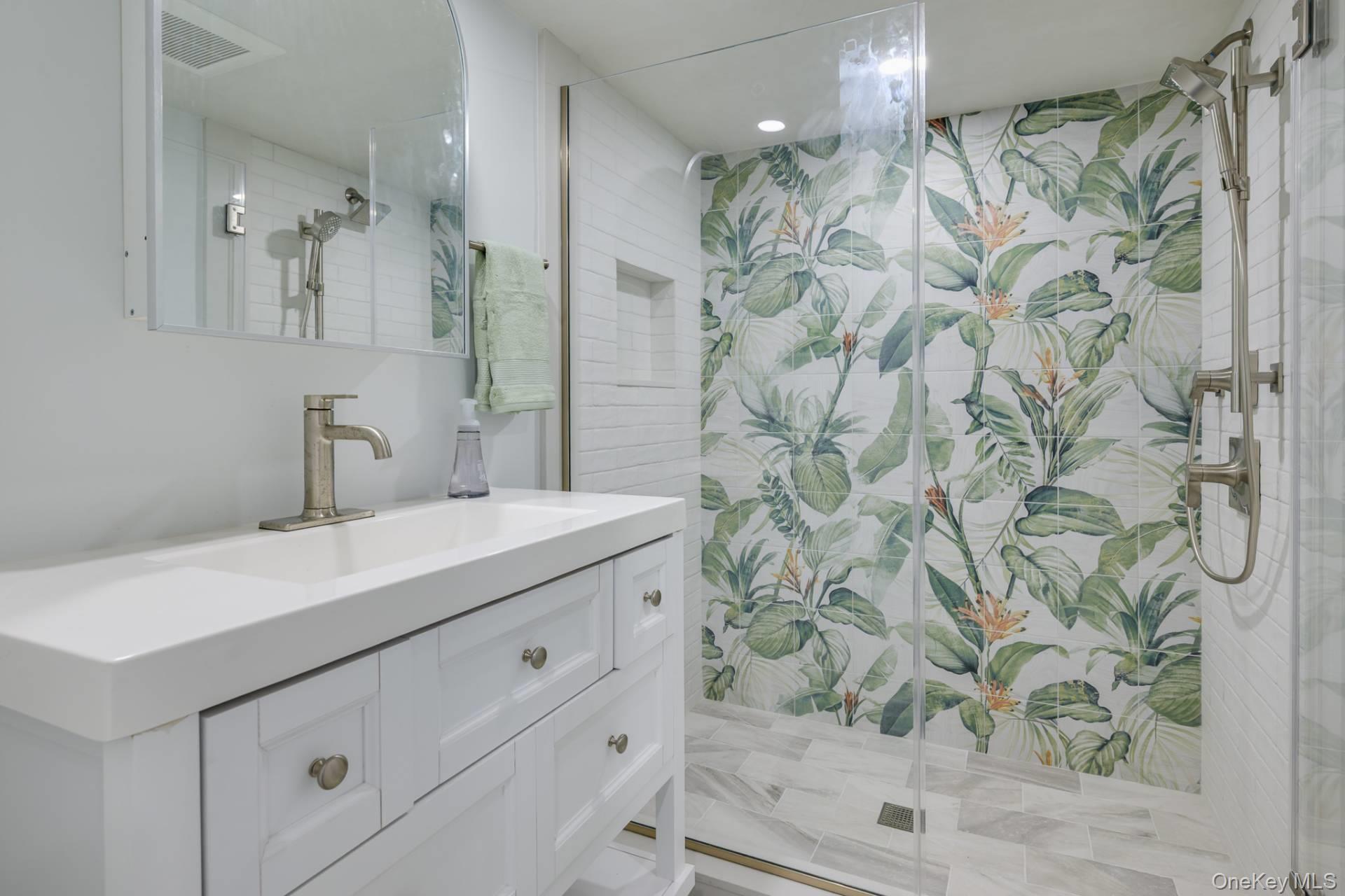 3 Oakhurst Road # 4, Hampton Bays, NY 11946