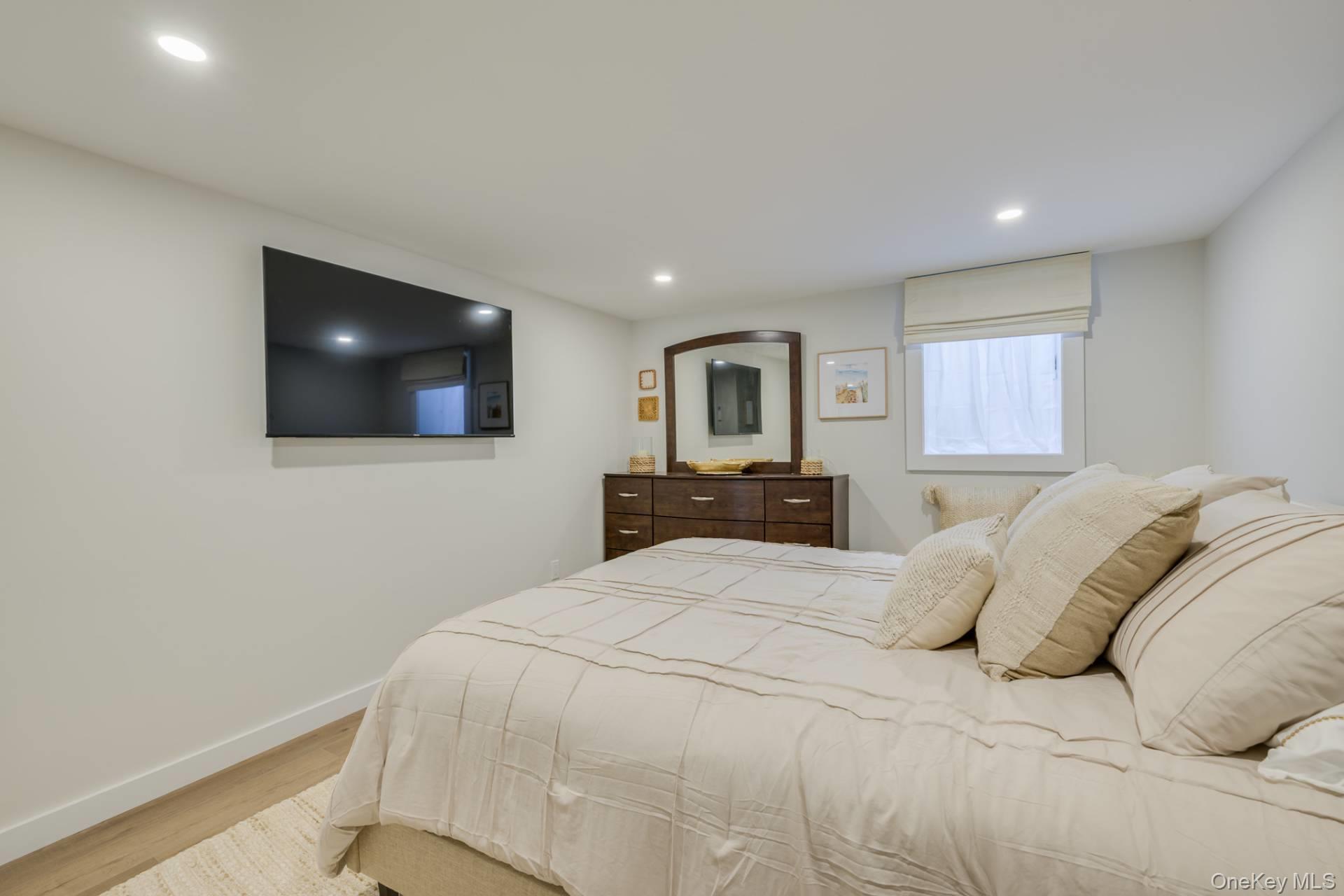 3 Oakhurst Road # 4, Hampton Bays, NY 11946