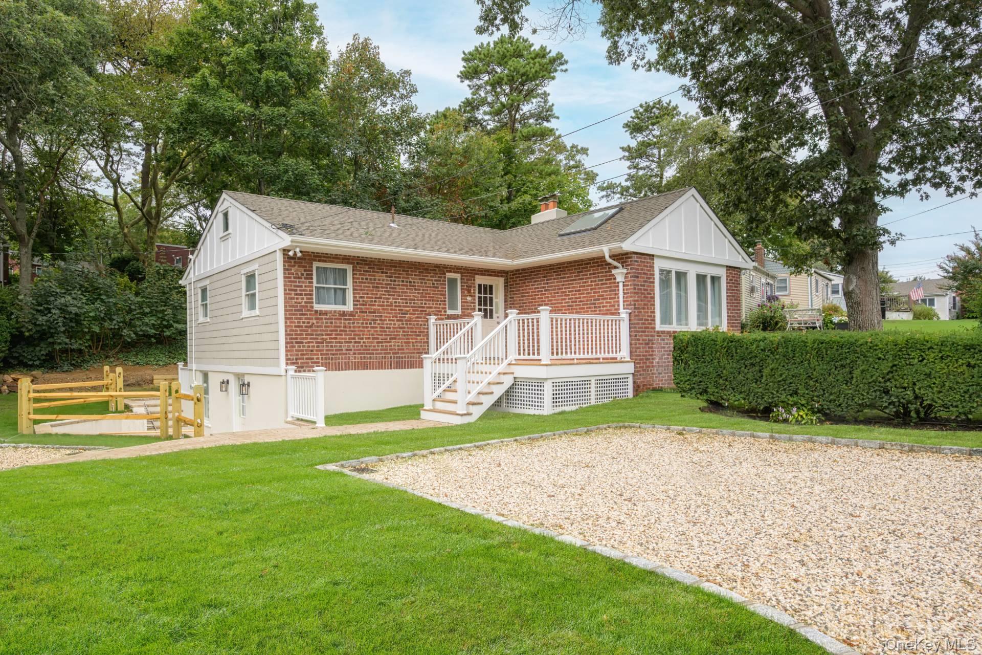 3 Oakhurst Road # 4, Hampton Bays, NY 11946